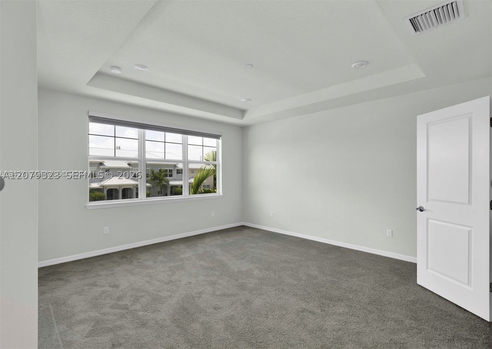 1240 Eucalyptus Dr 2 Property Photo 11