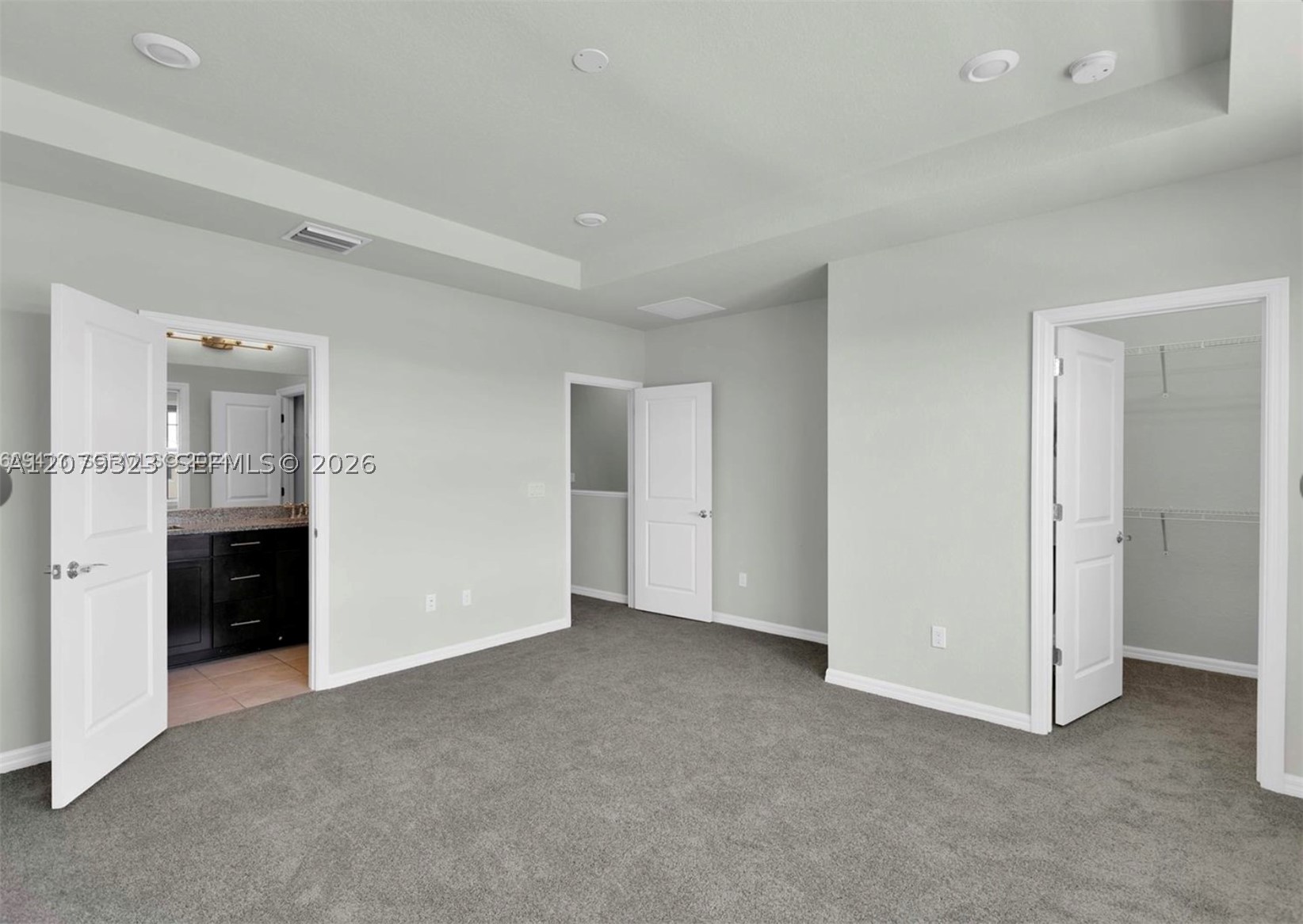 1240 Eucalyptus Dr 2 Property Photo 12