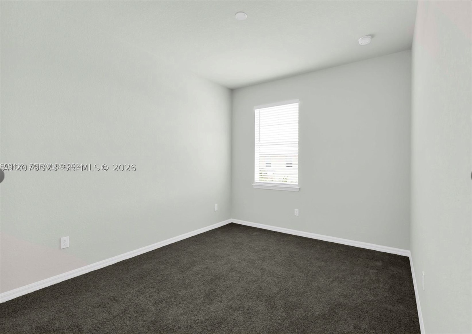 1240 Eucalyptus Dr 2 Property Photo 15