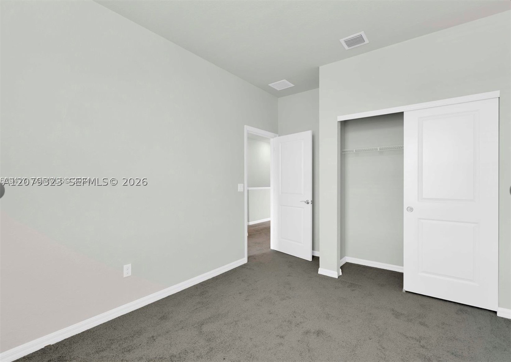 1240 Eucalyptus Dr 2 Property Photo 16