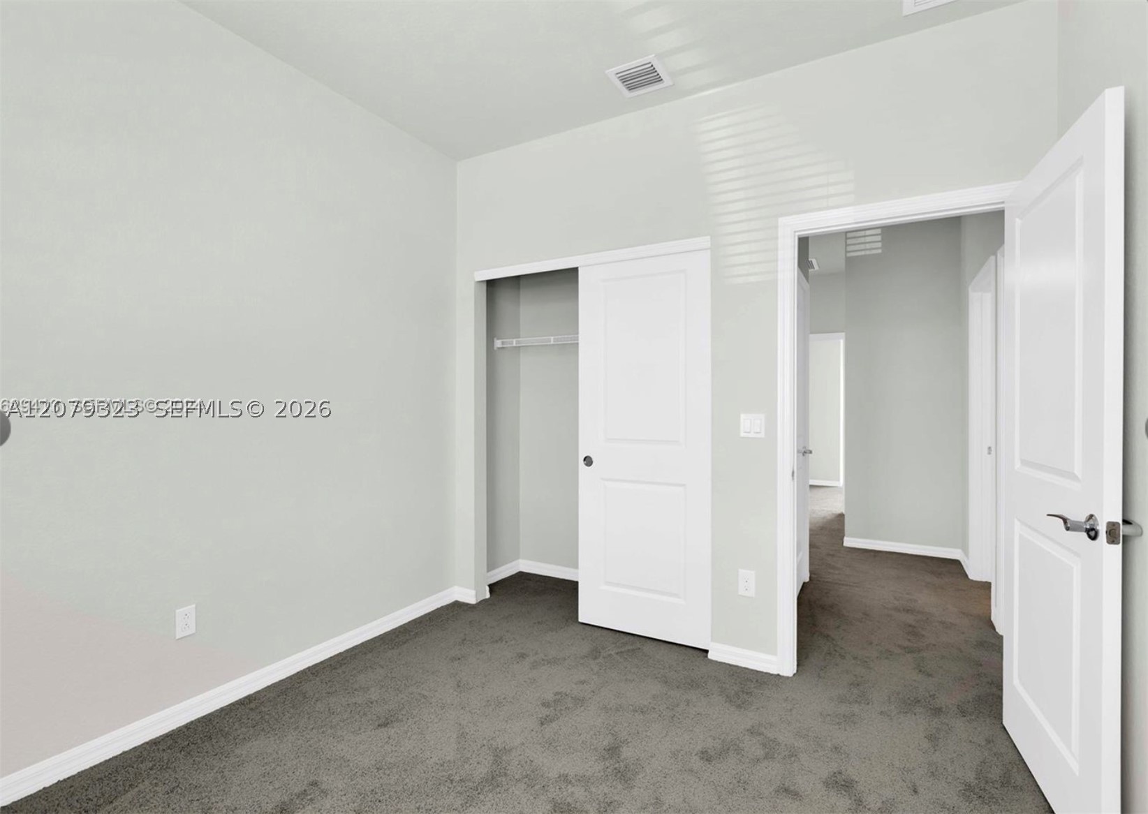 1240 Eucalyptus Dr 2 Property Photo 18