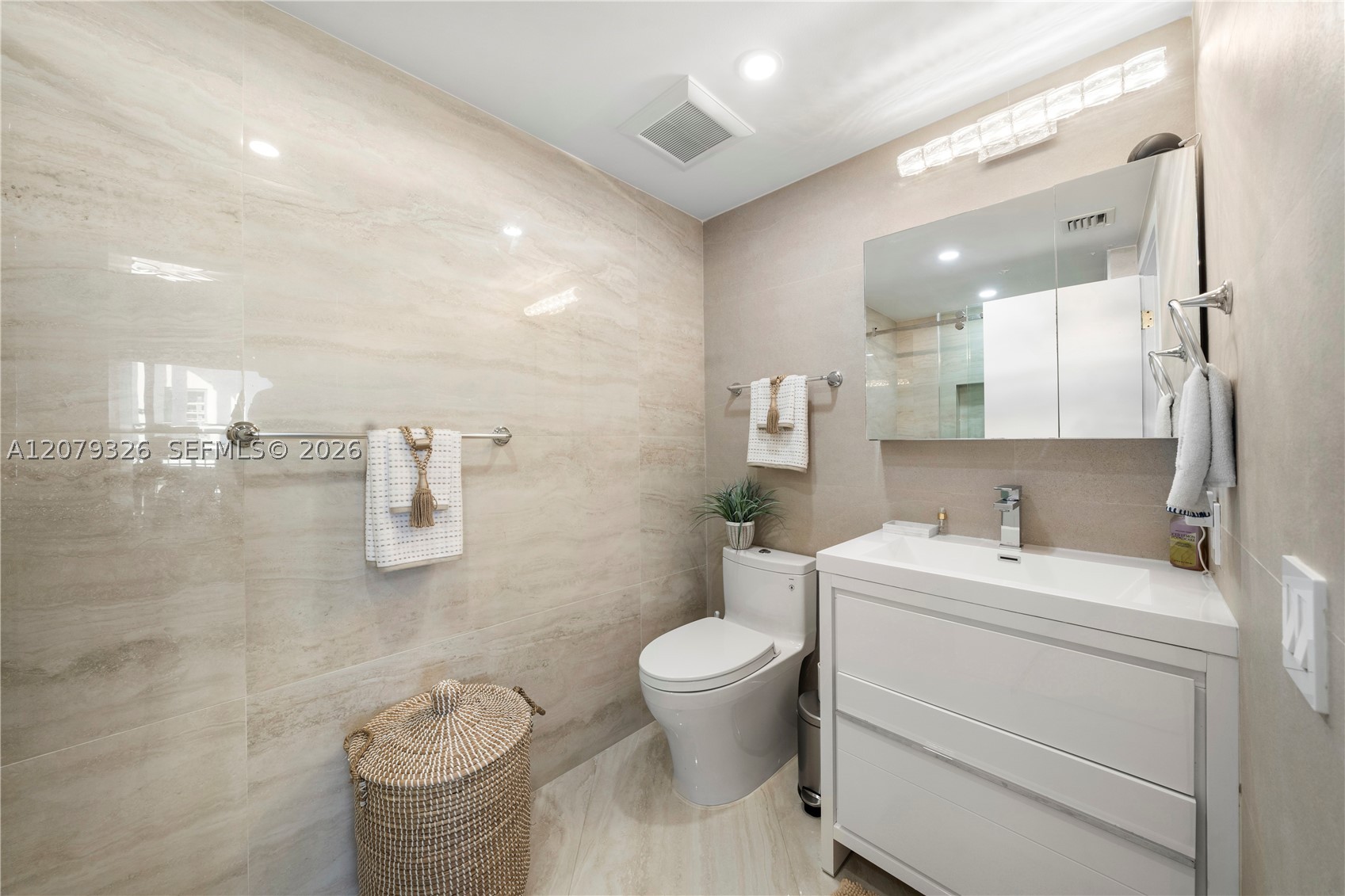701 Brickell Key Blvd 707 Property Photo 14
