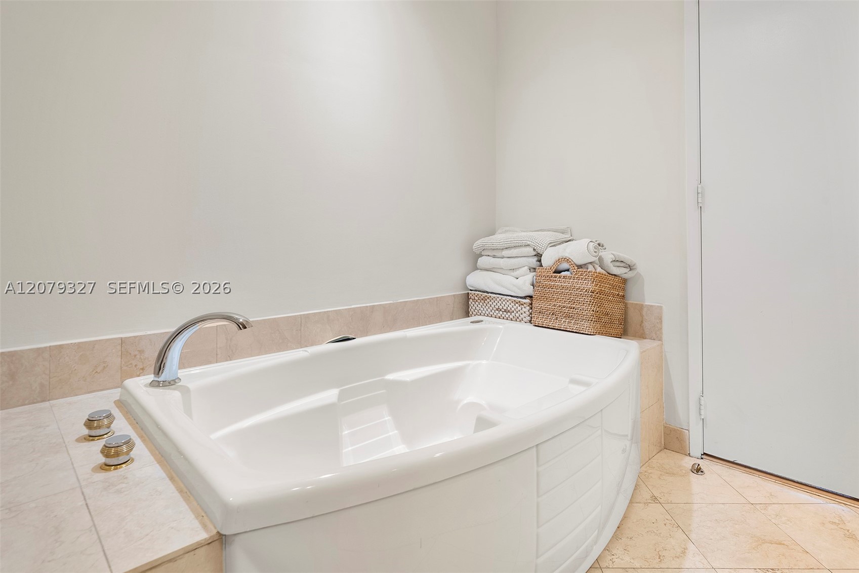 717 Crandon Blvd 407 Property Photo 23