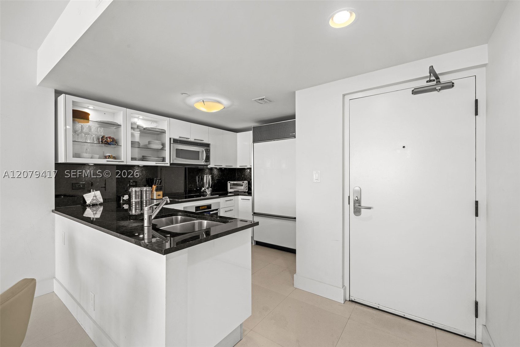 6801 Collins Ave 1401 Property Photo 2