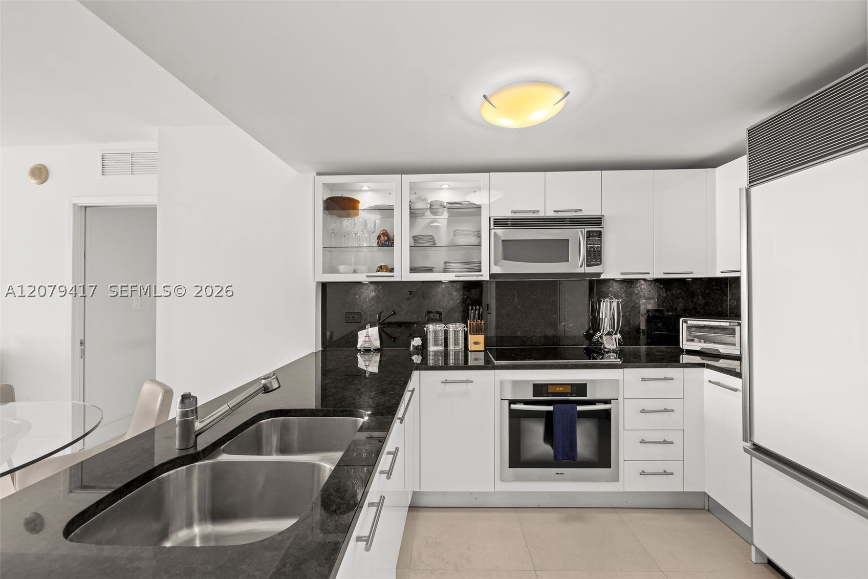 6801 Collins Ave 1401 Property Photo 3
