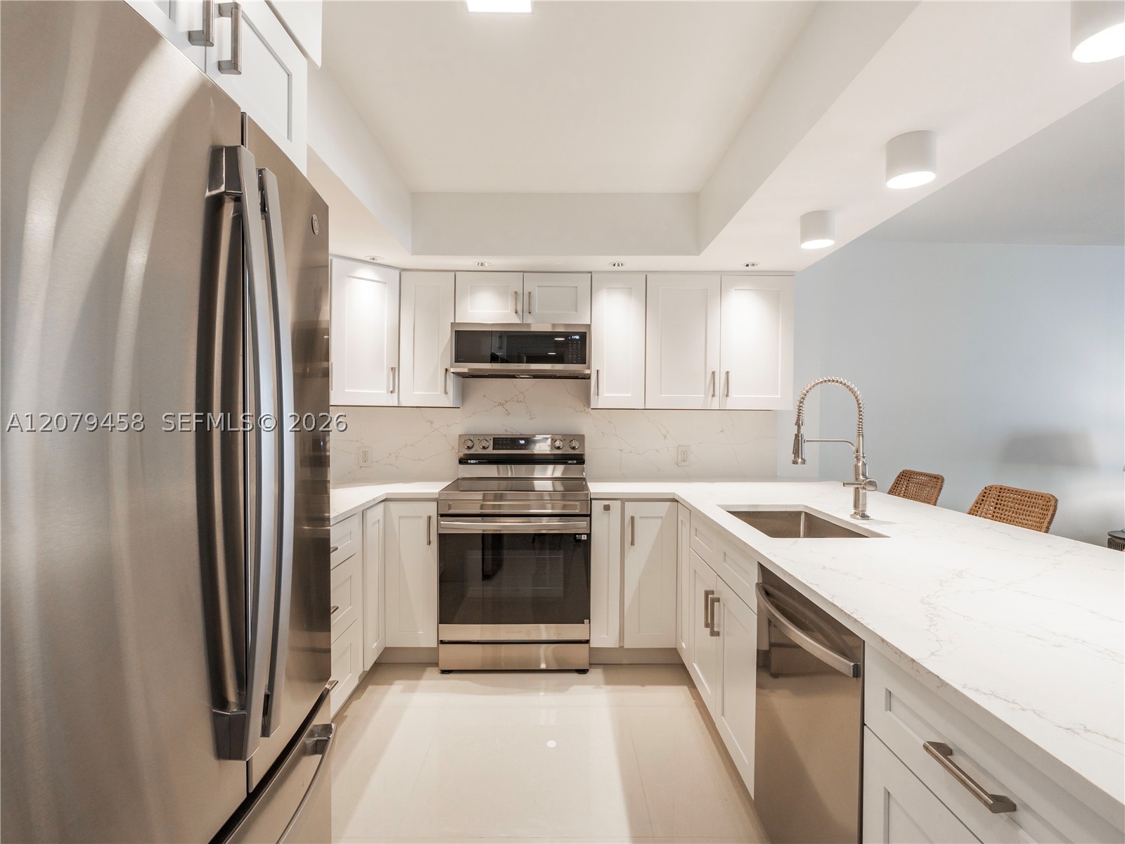 5701 Collins Ave 307 Property Photo 4