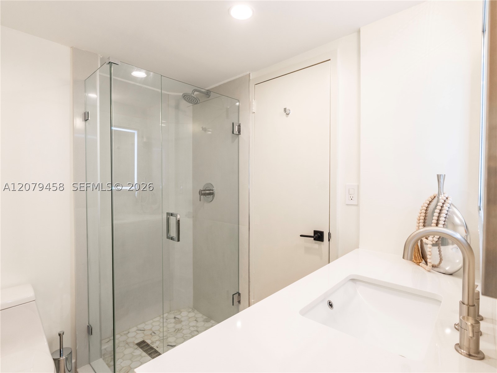 5701 Collins Ave 307 Property Photo 17