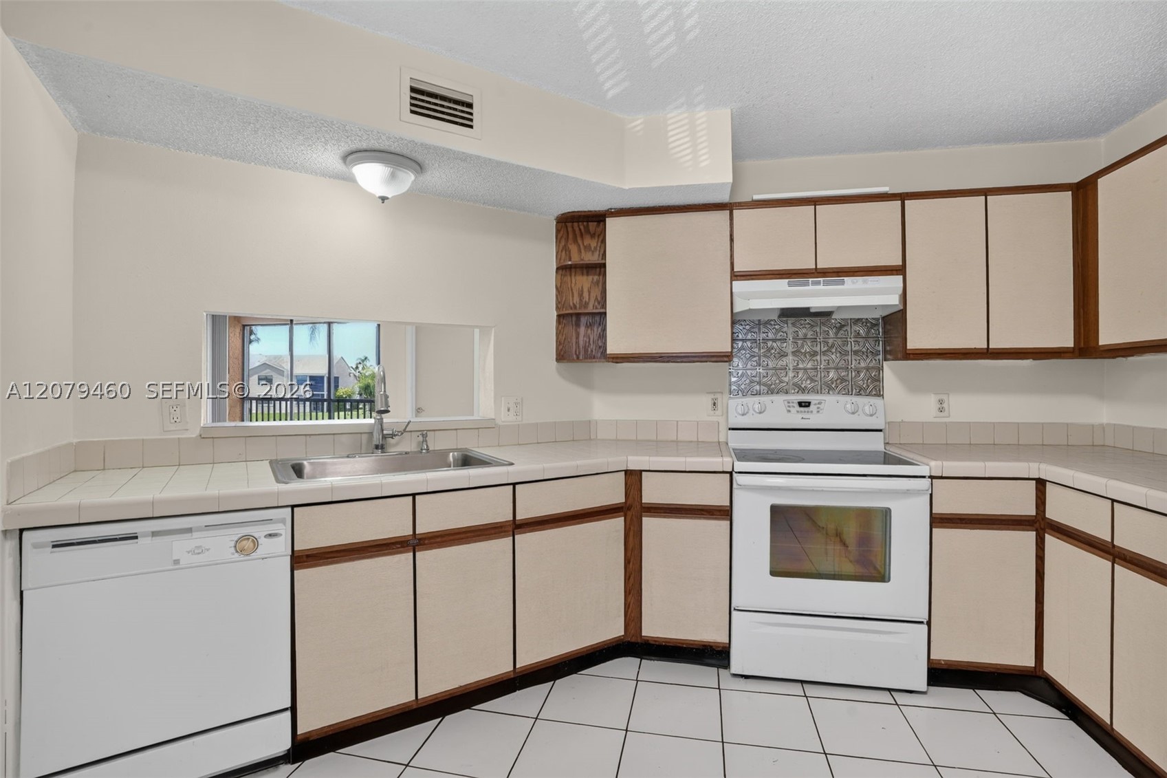 1080 N Franklin Ave 1080e Property Photo 10