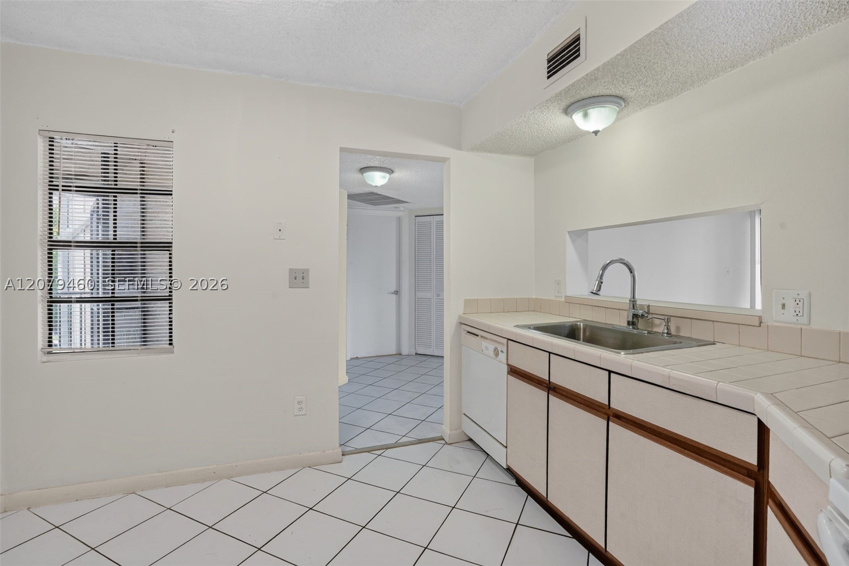 1080 N Franklin Ave 1080e Property Photo 12
