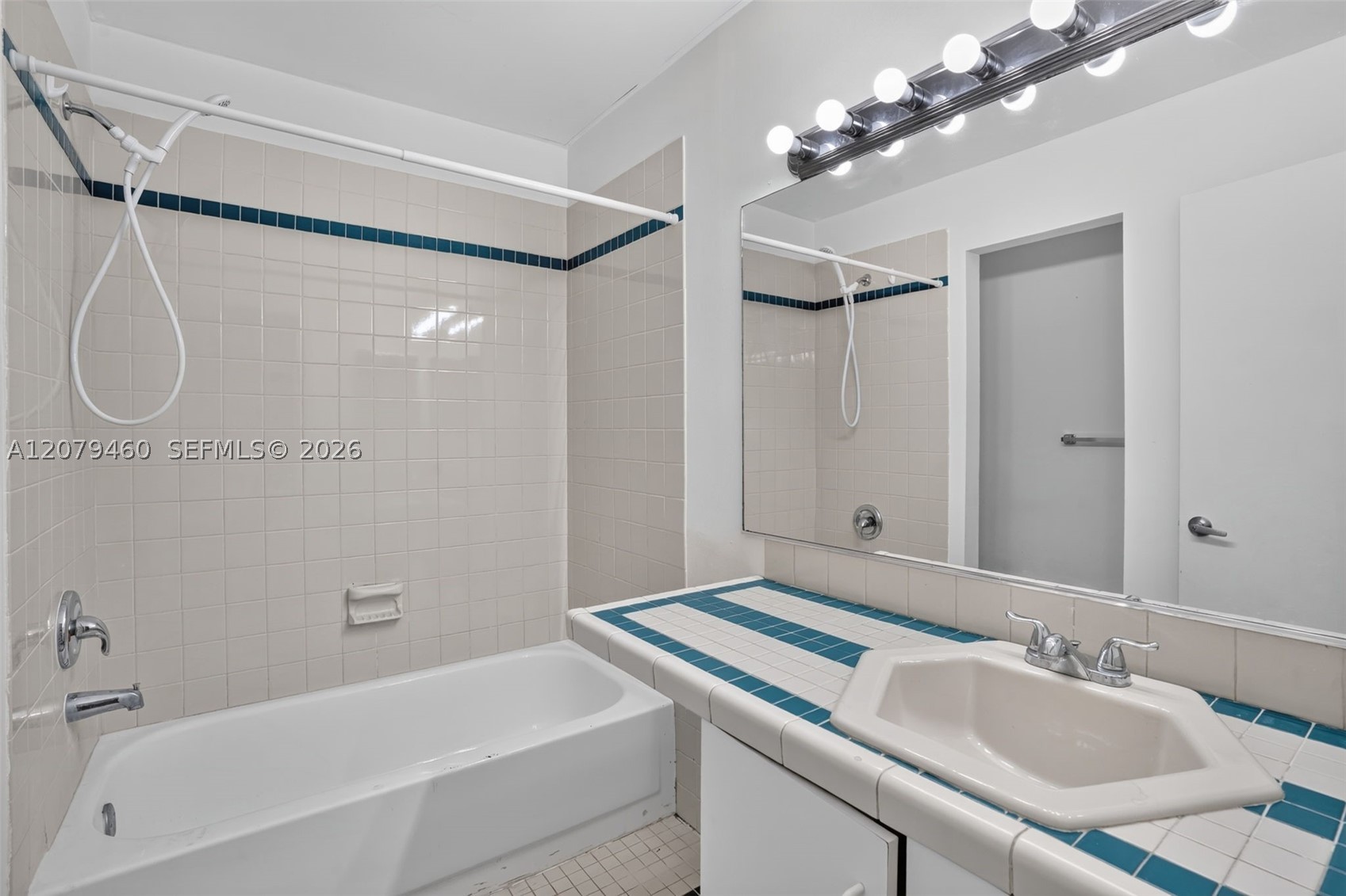 1080 N Franklin Ave 1080e Property Photo 20