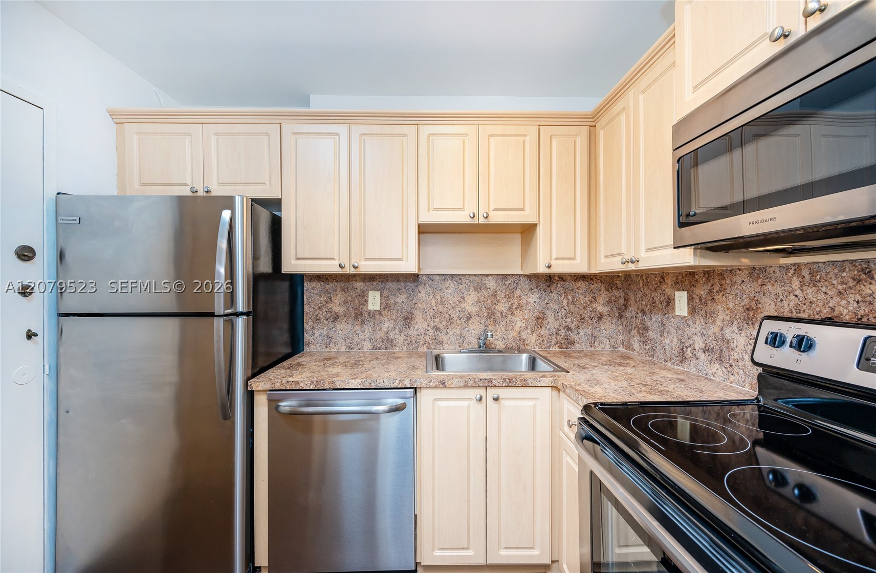 2899 Collins Ave 1505 Property Photo 11