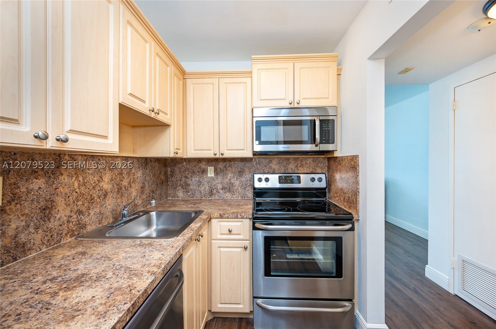 2899 Collins Ave 1505 Property Photo 12