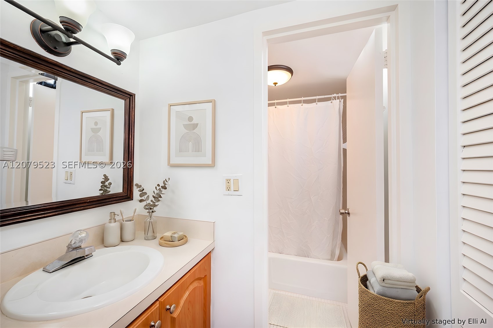 2899 Collins Ave 1505 Property Photo 15