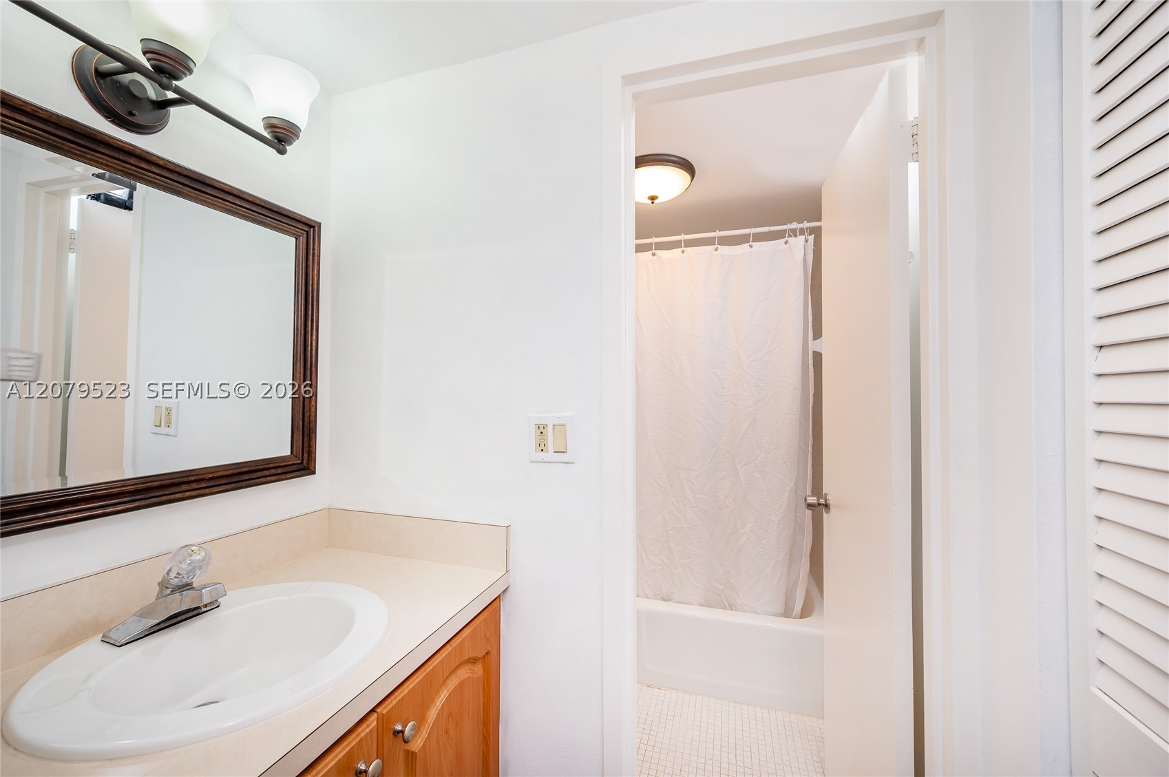 2899 Collins Ave 1505 Property Photo 16