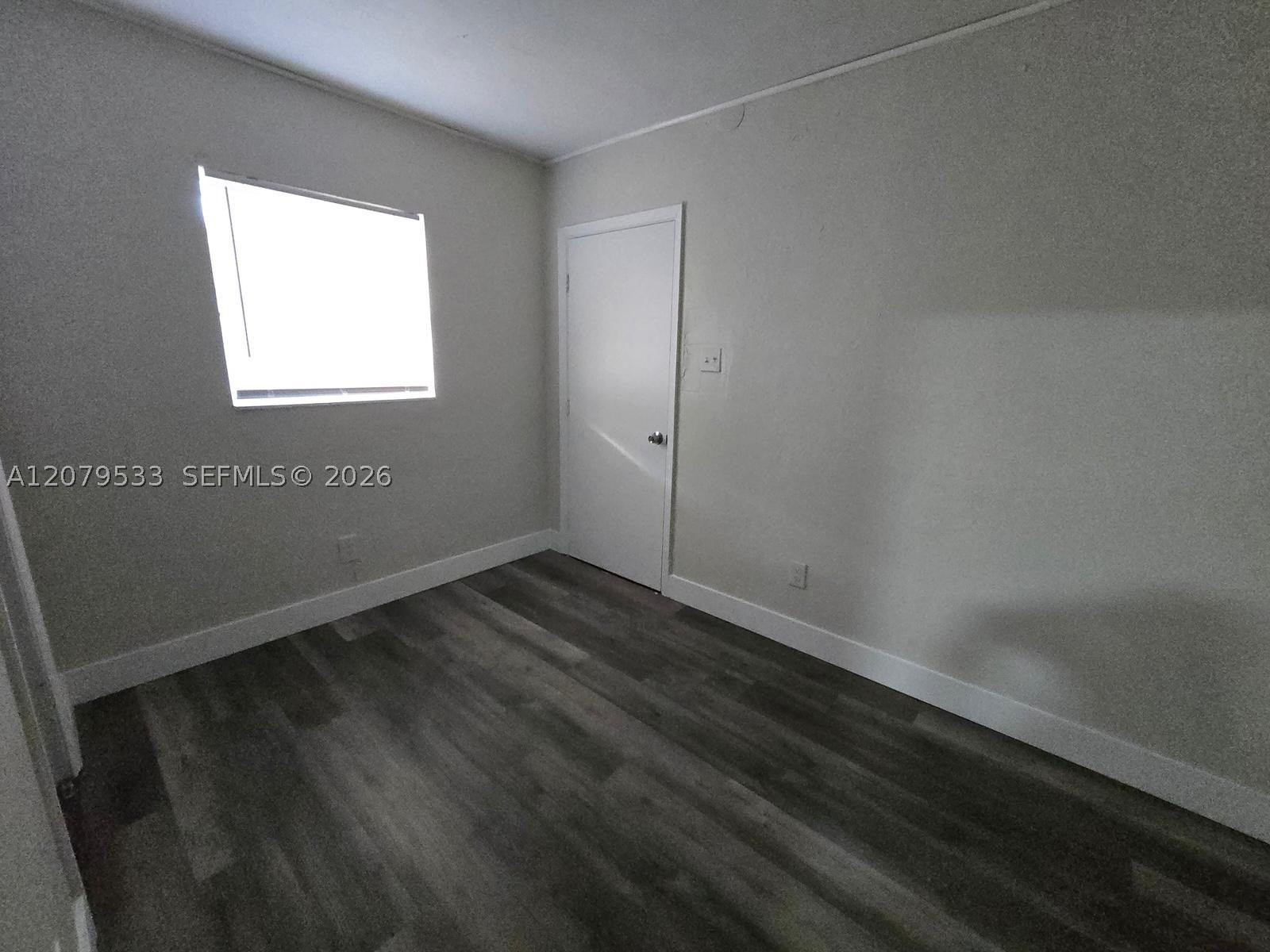 2431 Nw 9th St Property Photo 2