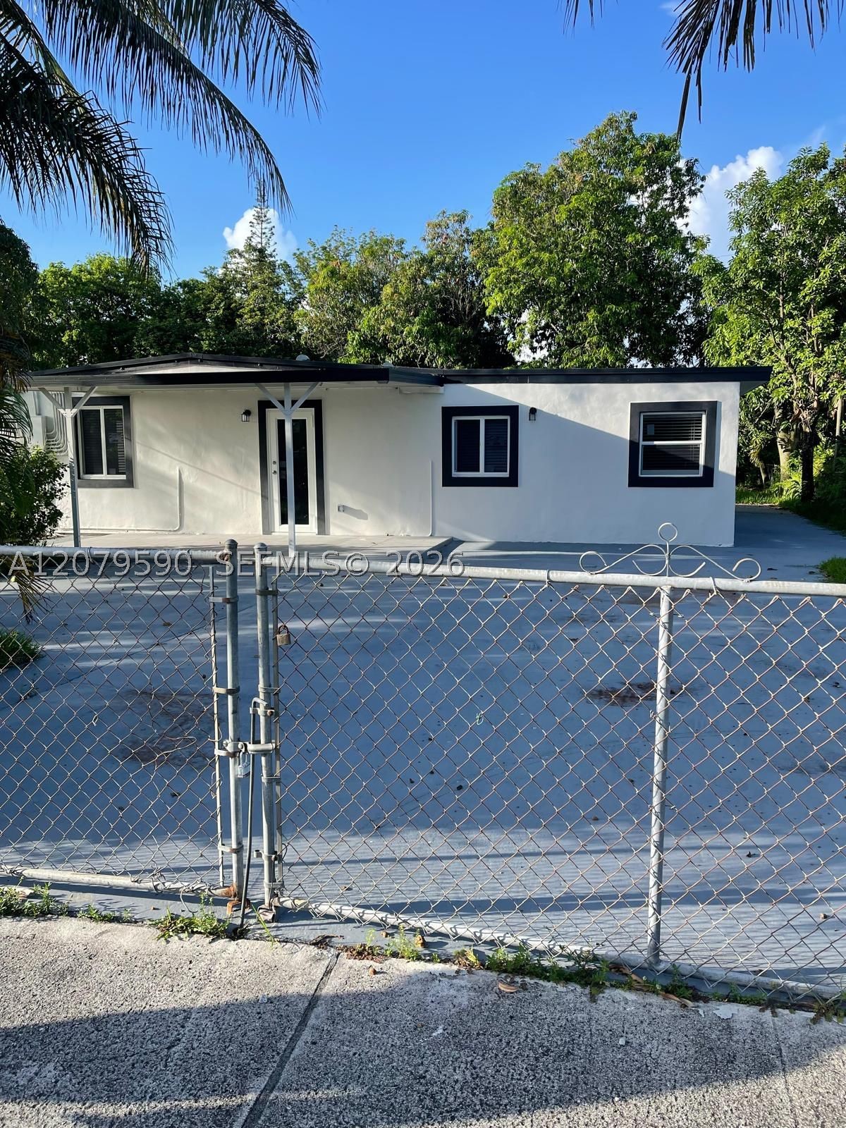 5764 E 5th Ave Property Photo 1