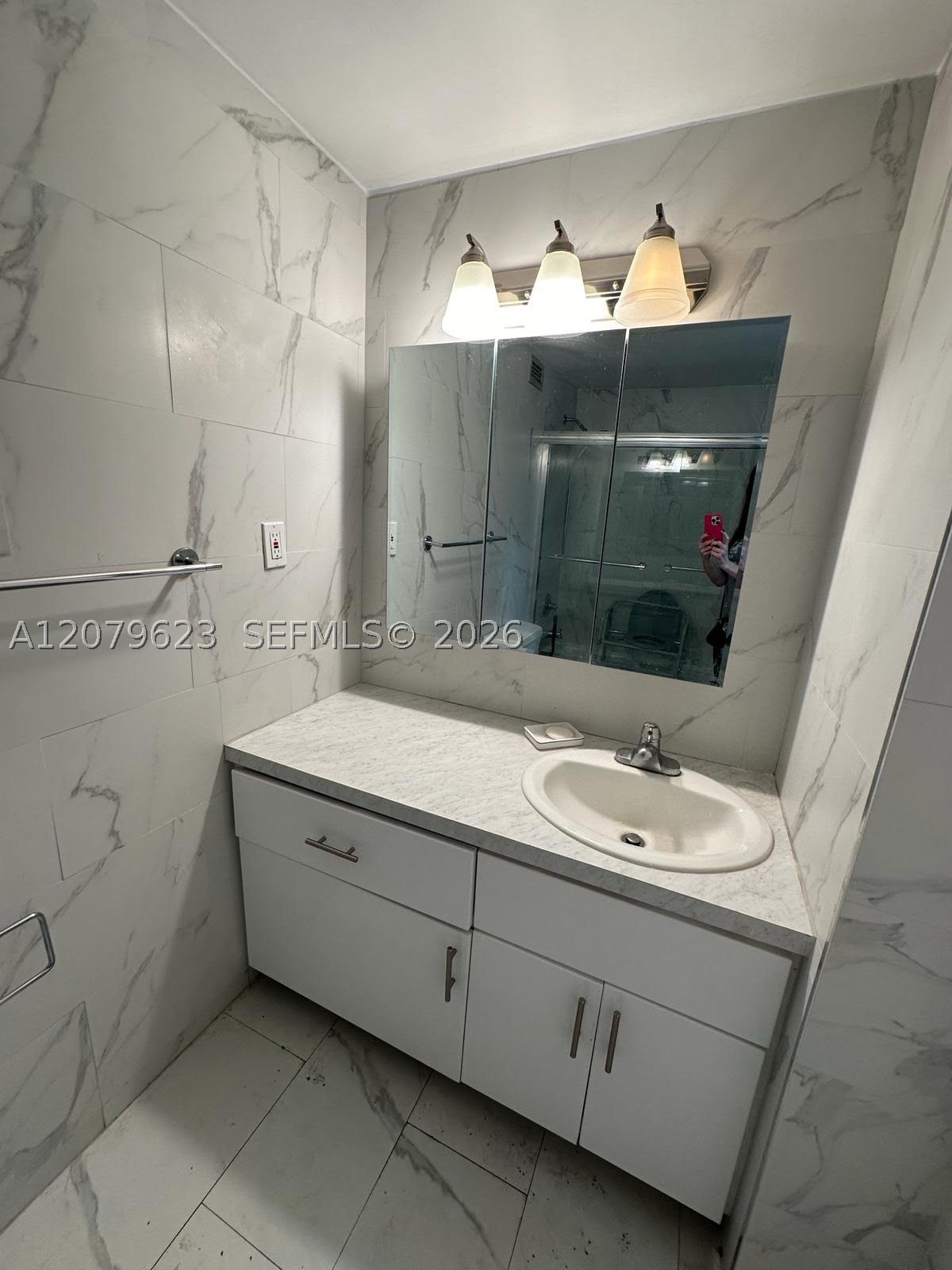 2899 Collins Ave 1734 Property Photo 8