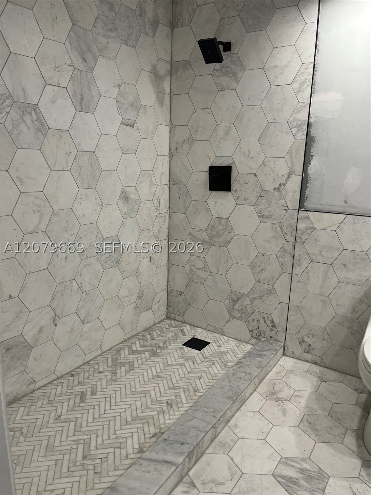 821 N Tamarind Ave B Property Photo 7