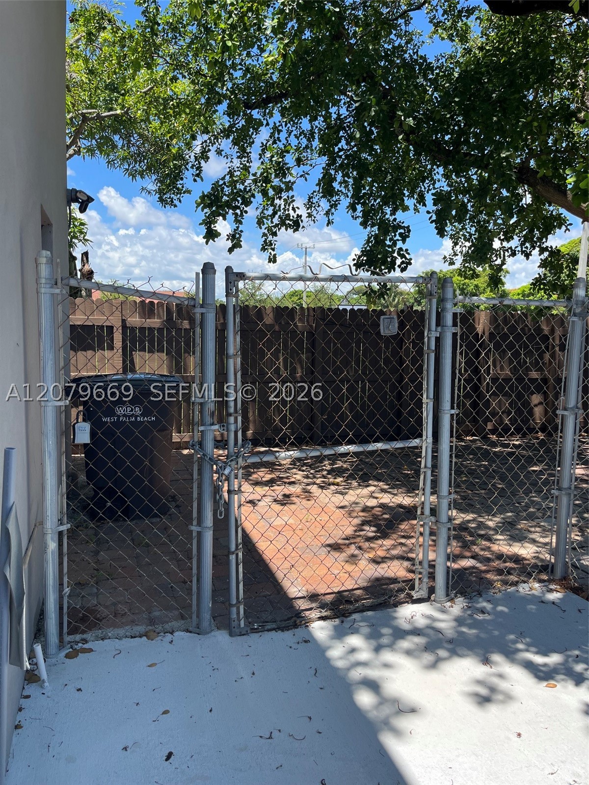 821 N Tamarind Ave B Property Photo 10