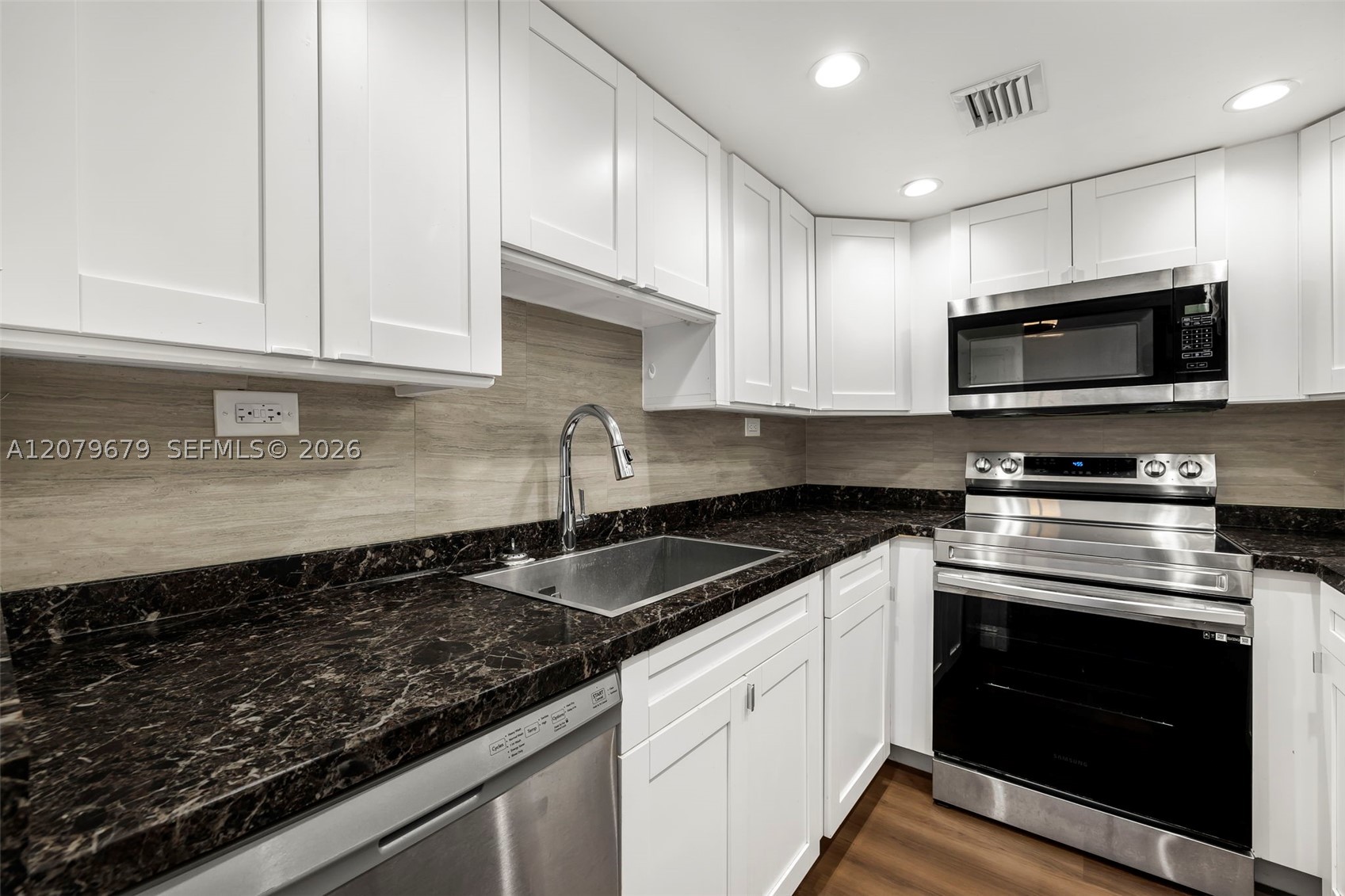 1200 West Ave 317 Property Photo 4