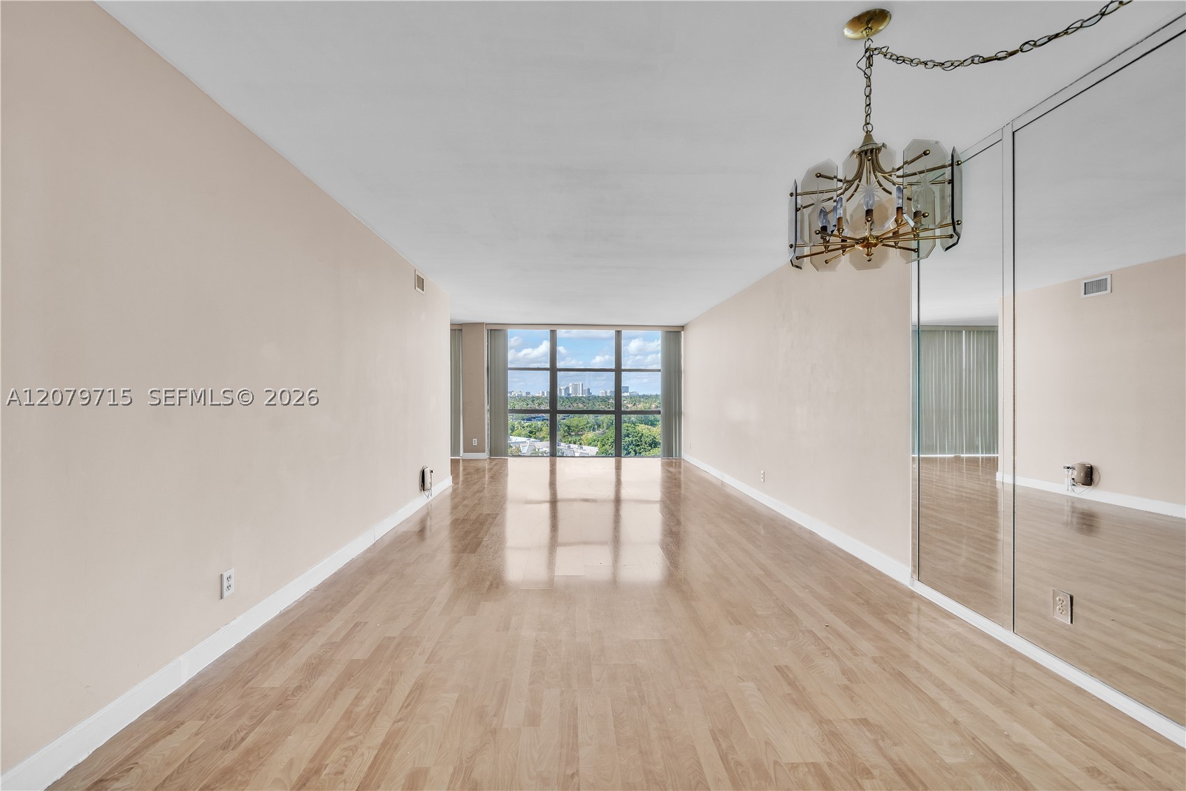 1000 Parkview Dr 925 Property Photo 2