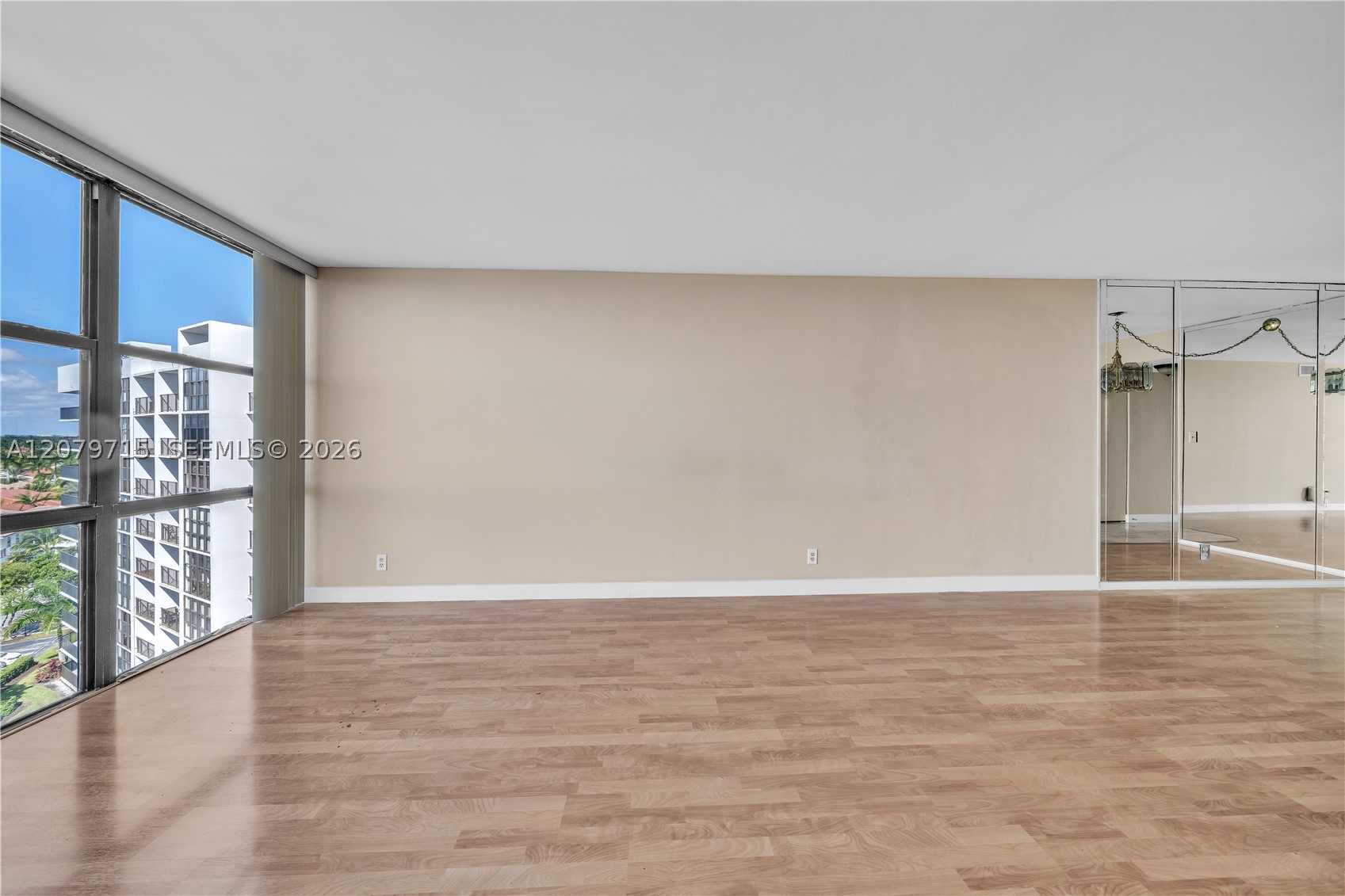 1000 Parkview Dr 925 Property Photo 11