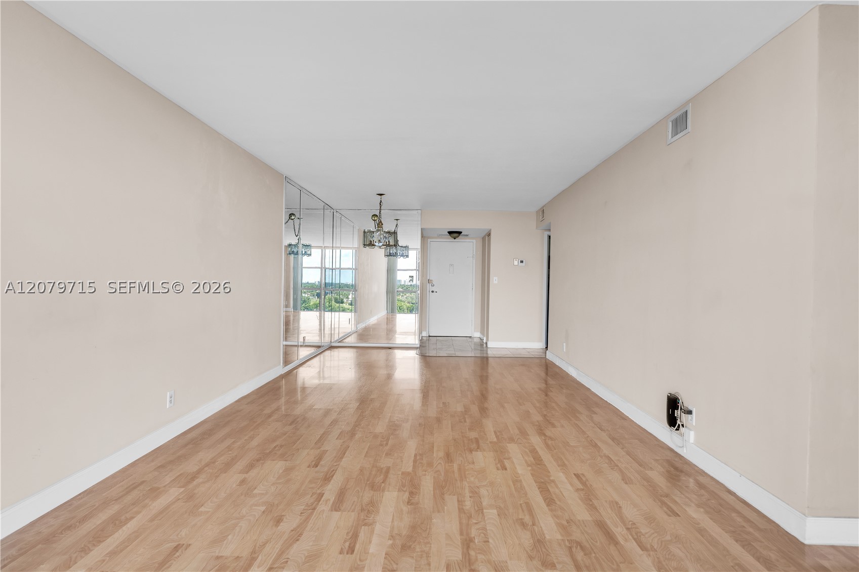 1000 Parkview Dr 925 Property Photo 12