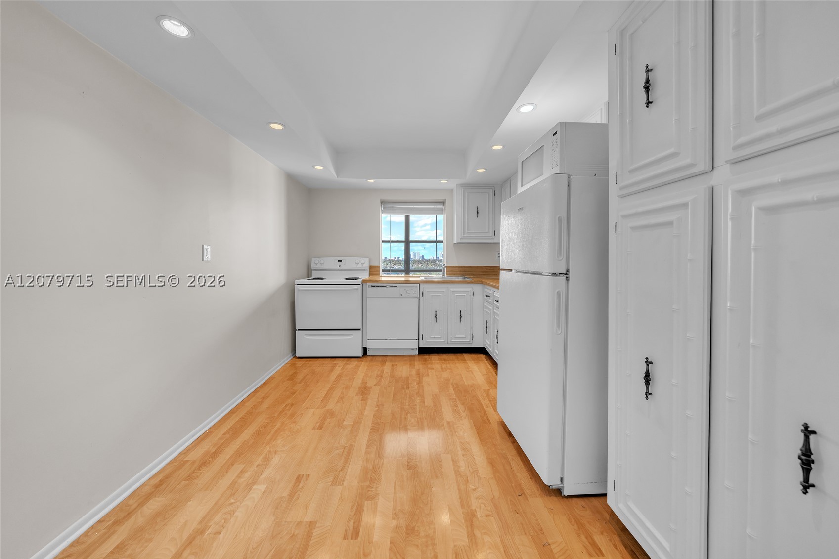1000 Parkview Dr 925 Property Photo 15