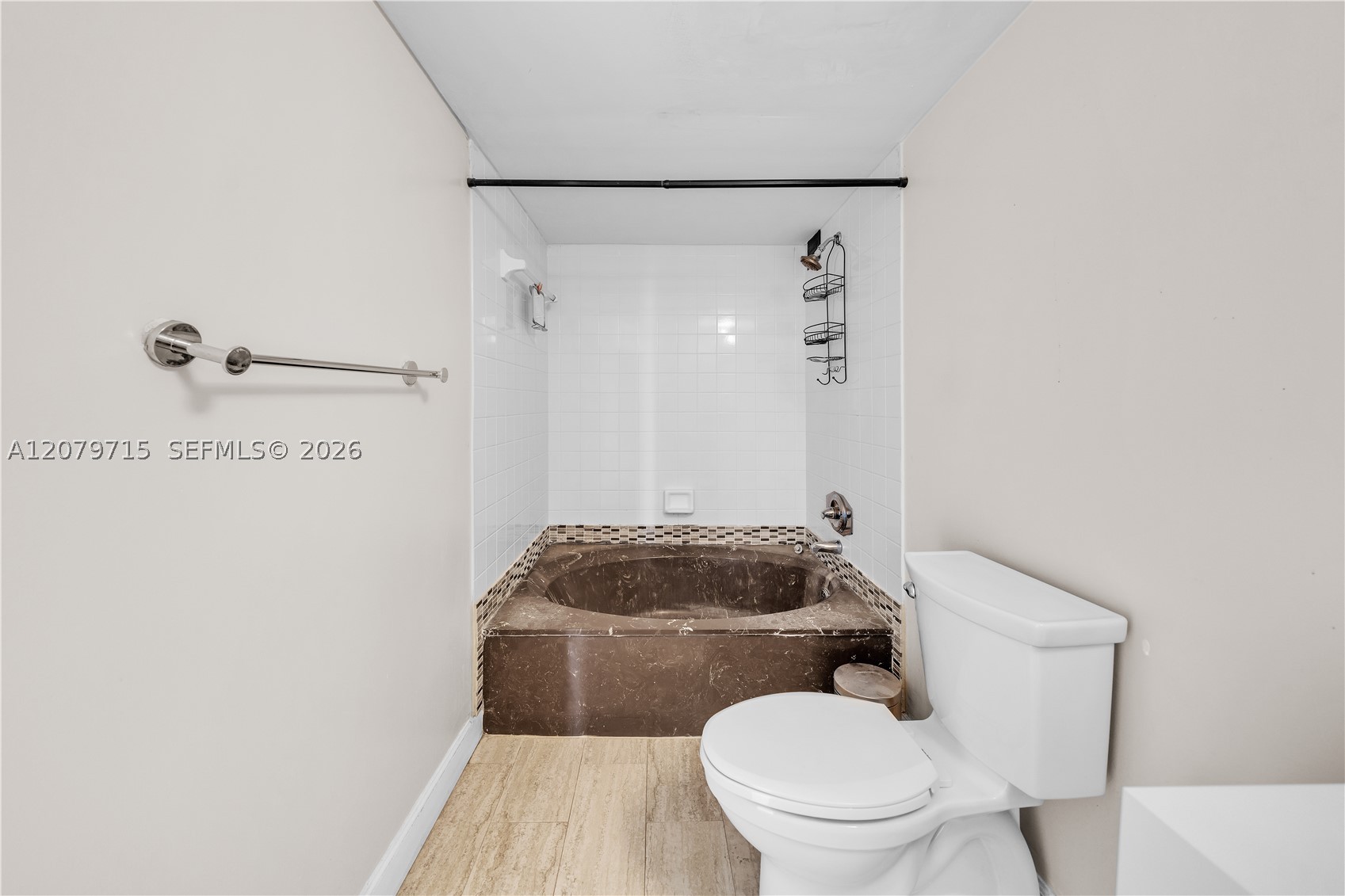 1000 Parkview Dr 925 Property Photo 21