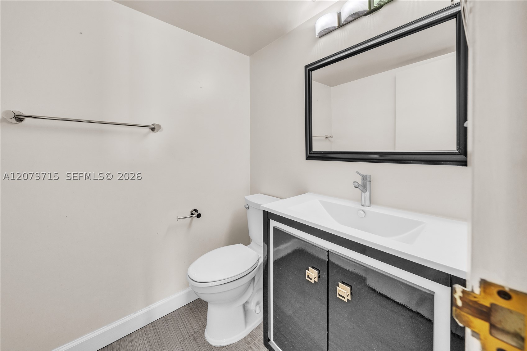 1000 Parkview Dr 925 Property Photo 23
