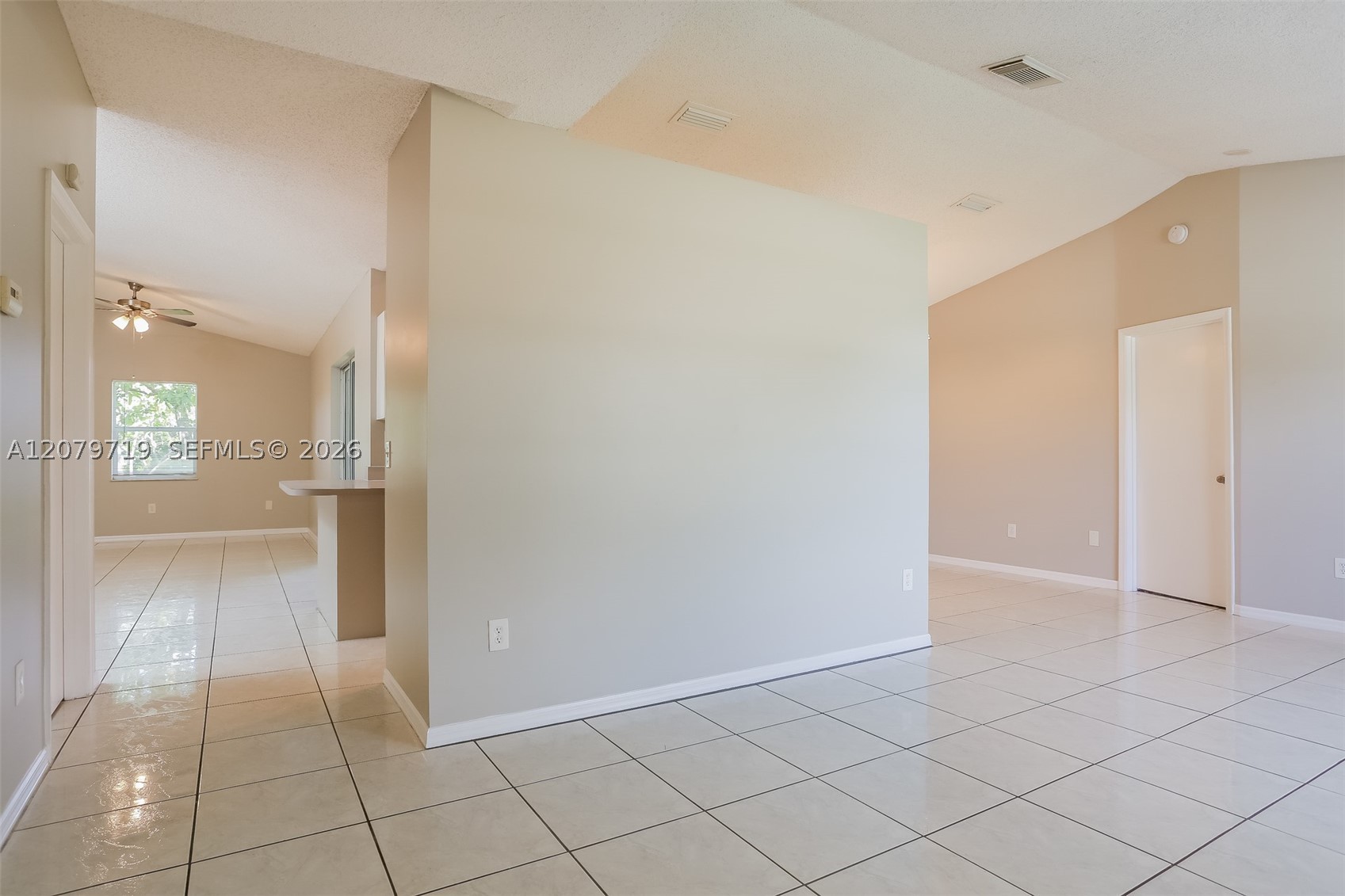 2514 Sw Monterrey Ln Property Photo 3