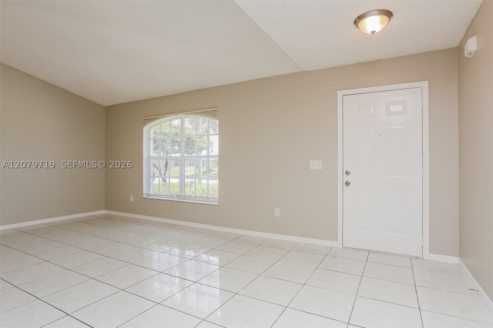 2514 Sw Monterrey Ln Property Photo 4