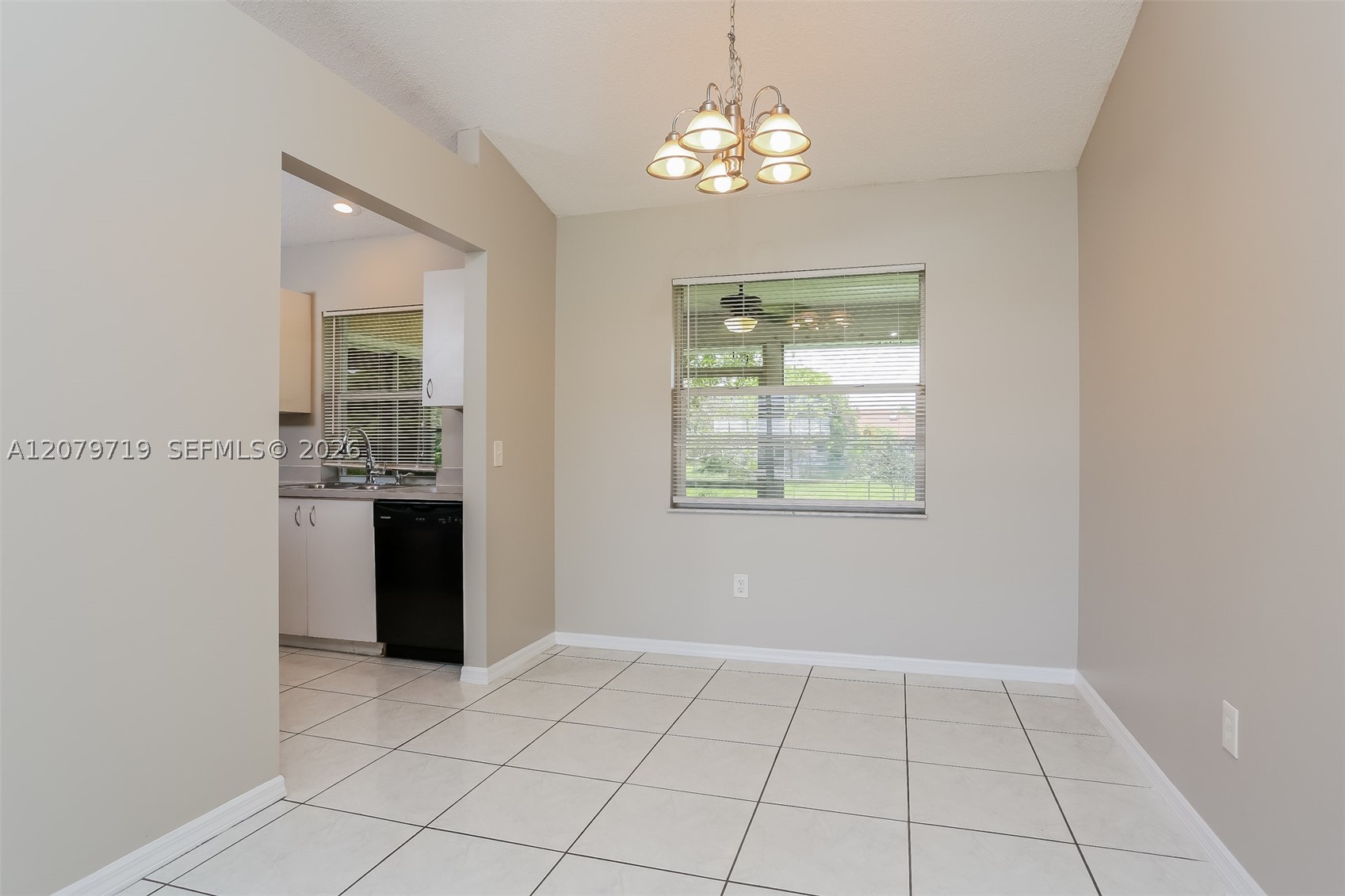 2514 Sw Monterrey Ln Property Photo 5