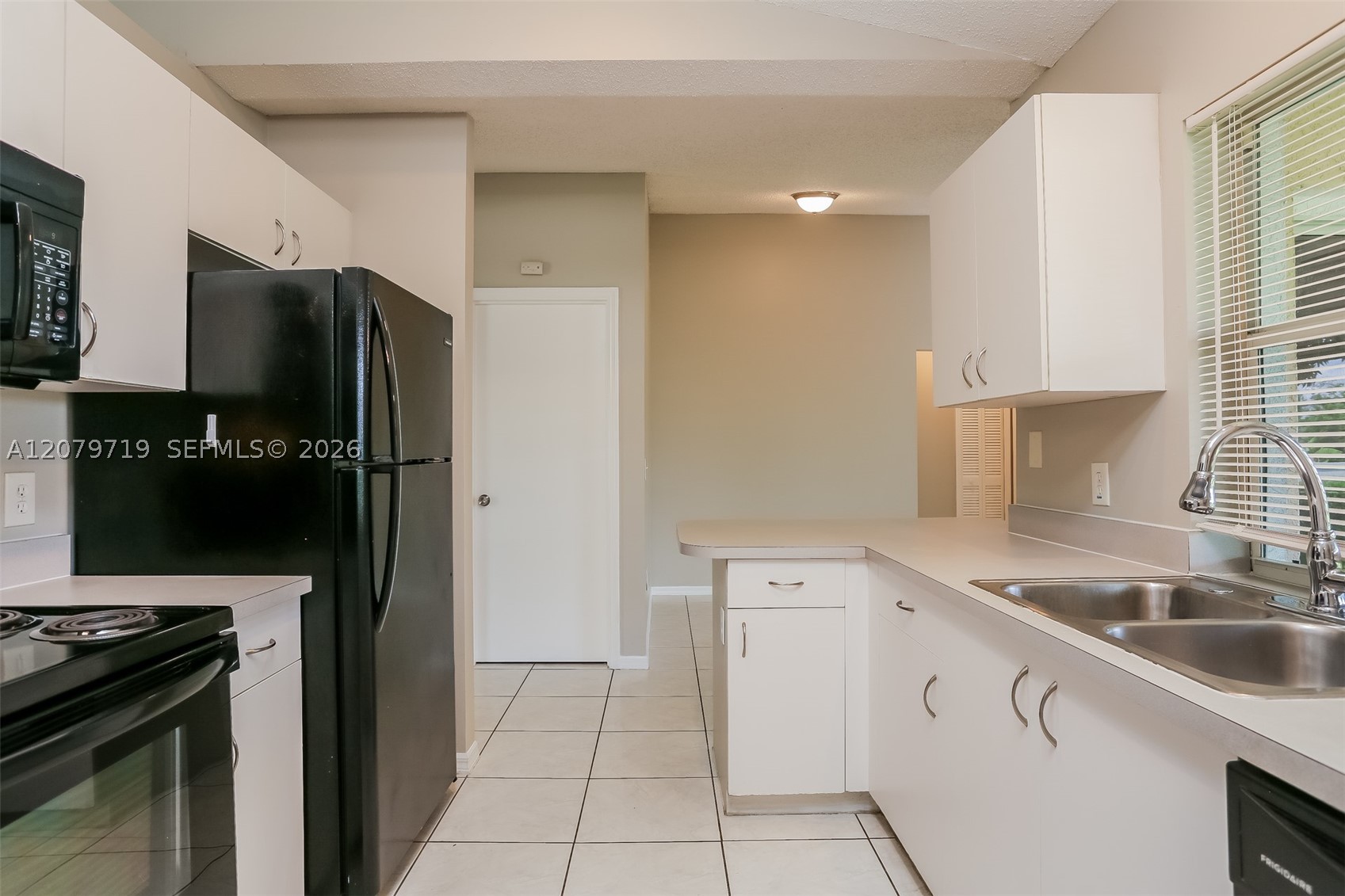 2514 Sw Monterrey Ln Property Photo 6