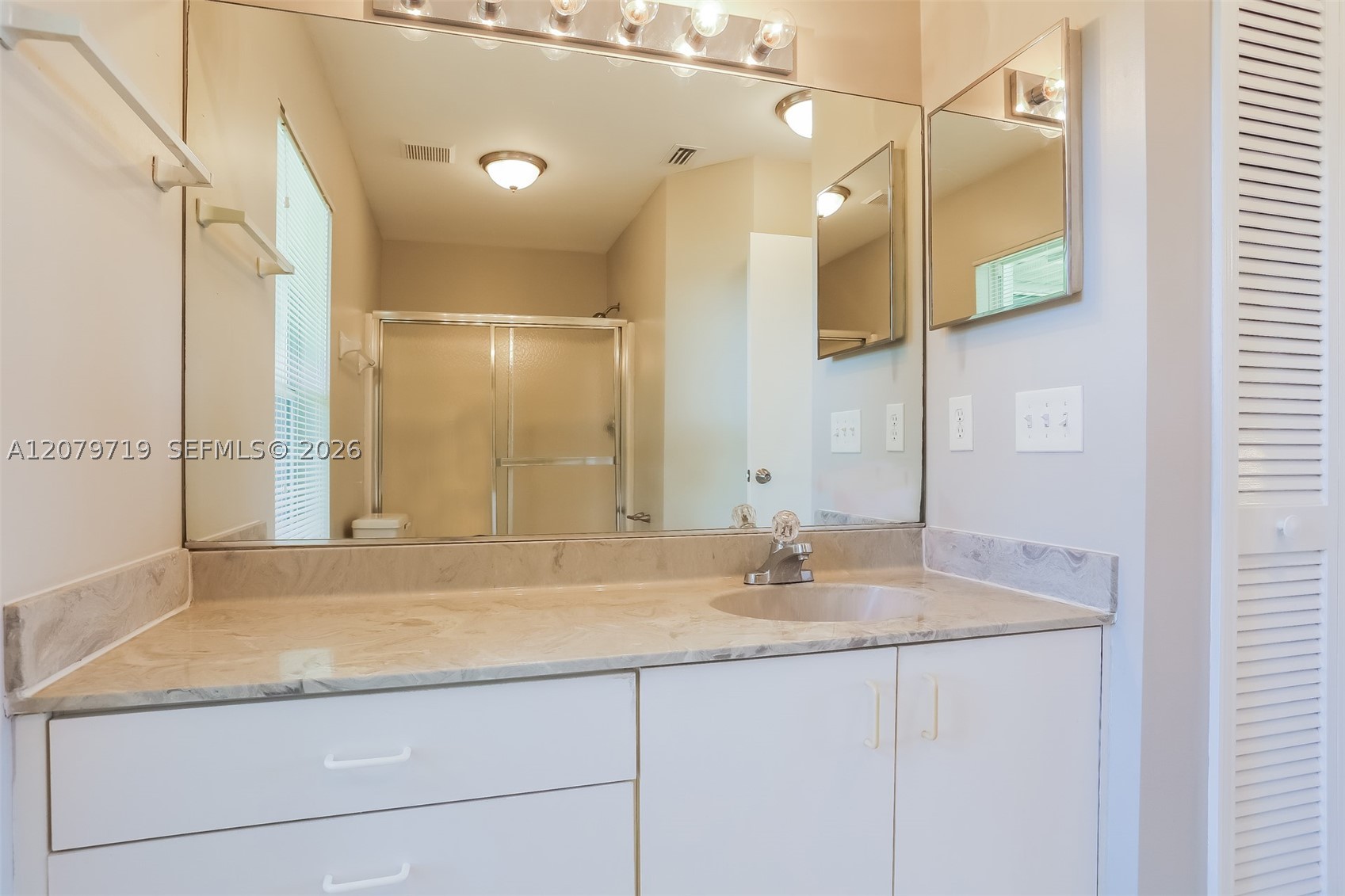 2514 Sw Monterrey Ln Property Photo 12
