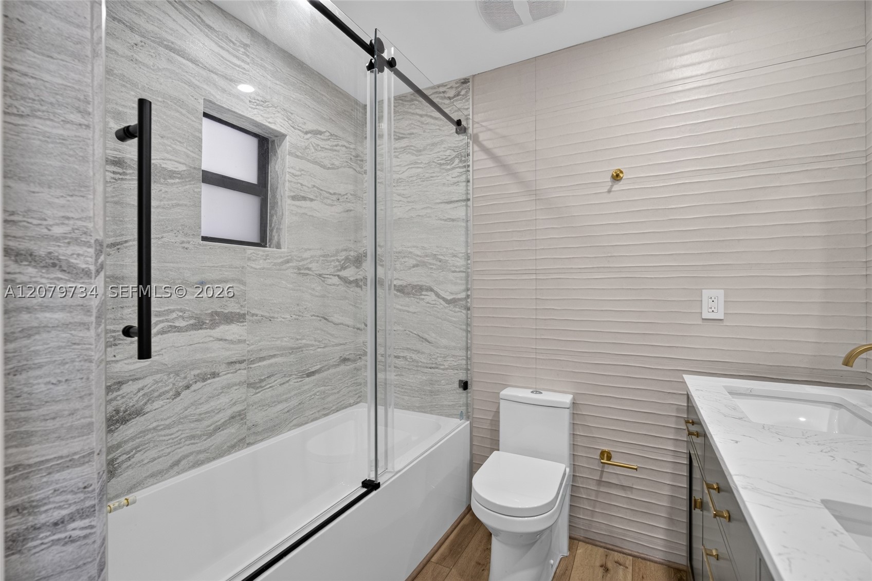 1011 Nw 30th Ct 3 Property Photo 5