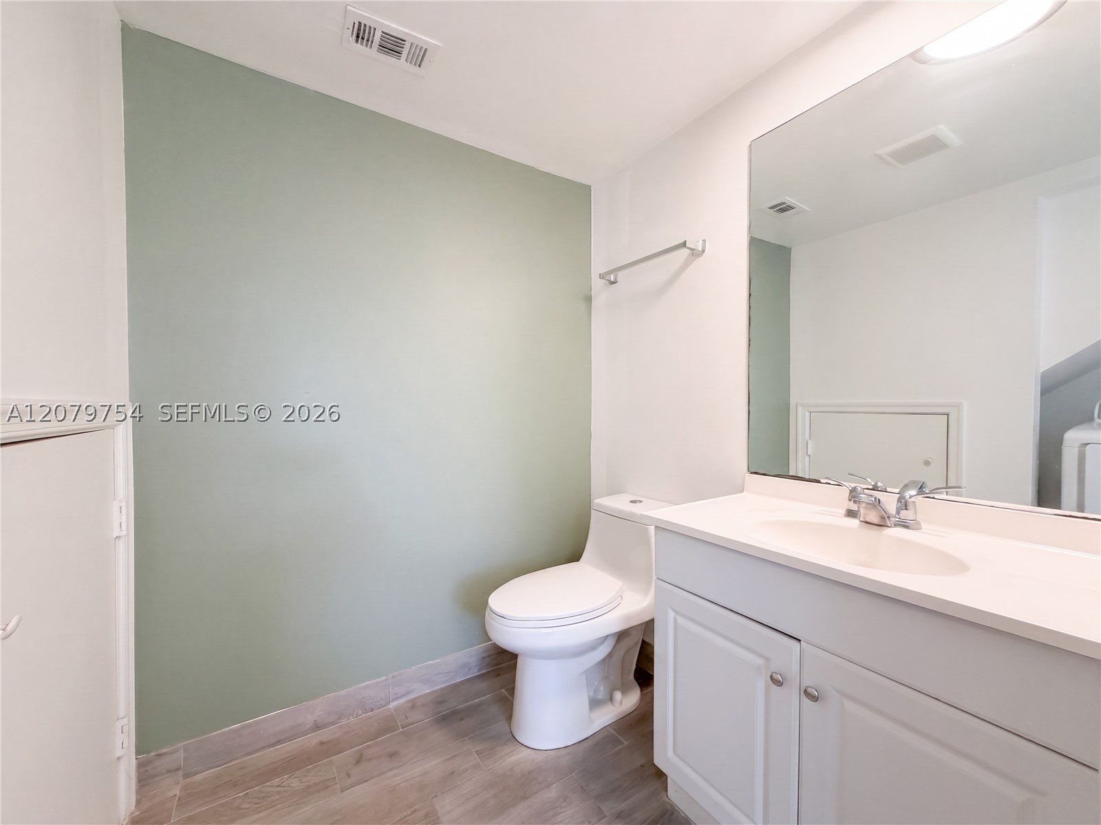 110 N Delaware Blvd 10c Property Photo 14