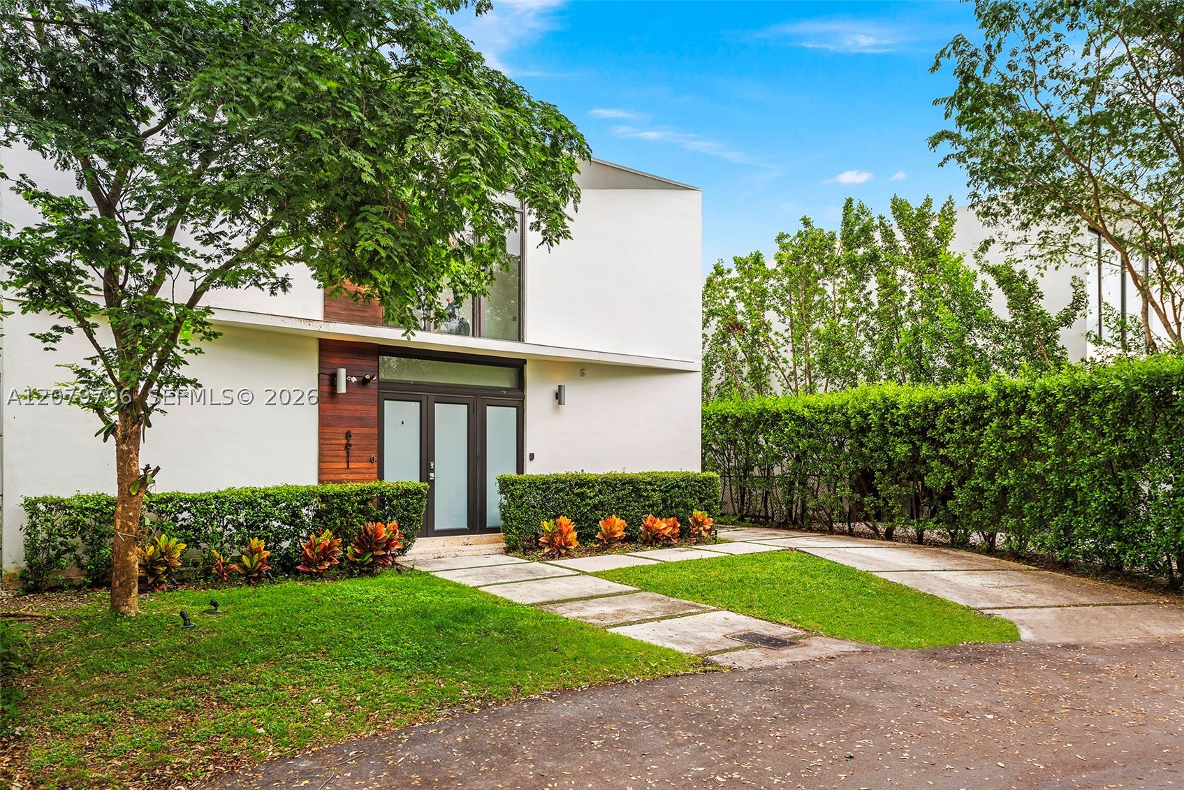 8611 Arboretum Ln Property Photo 6