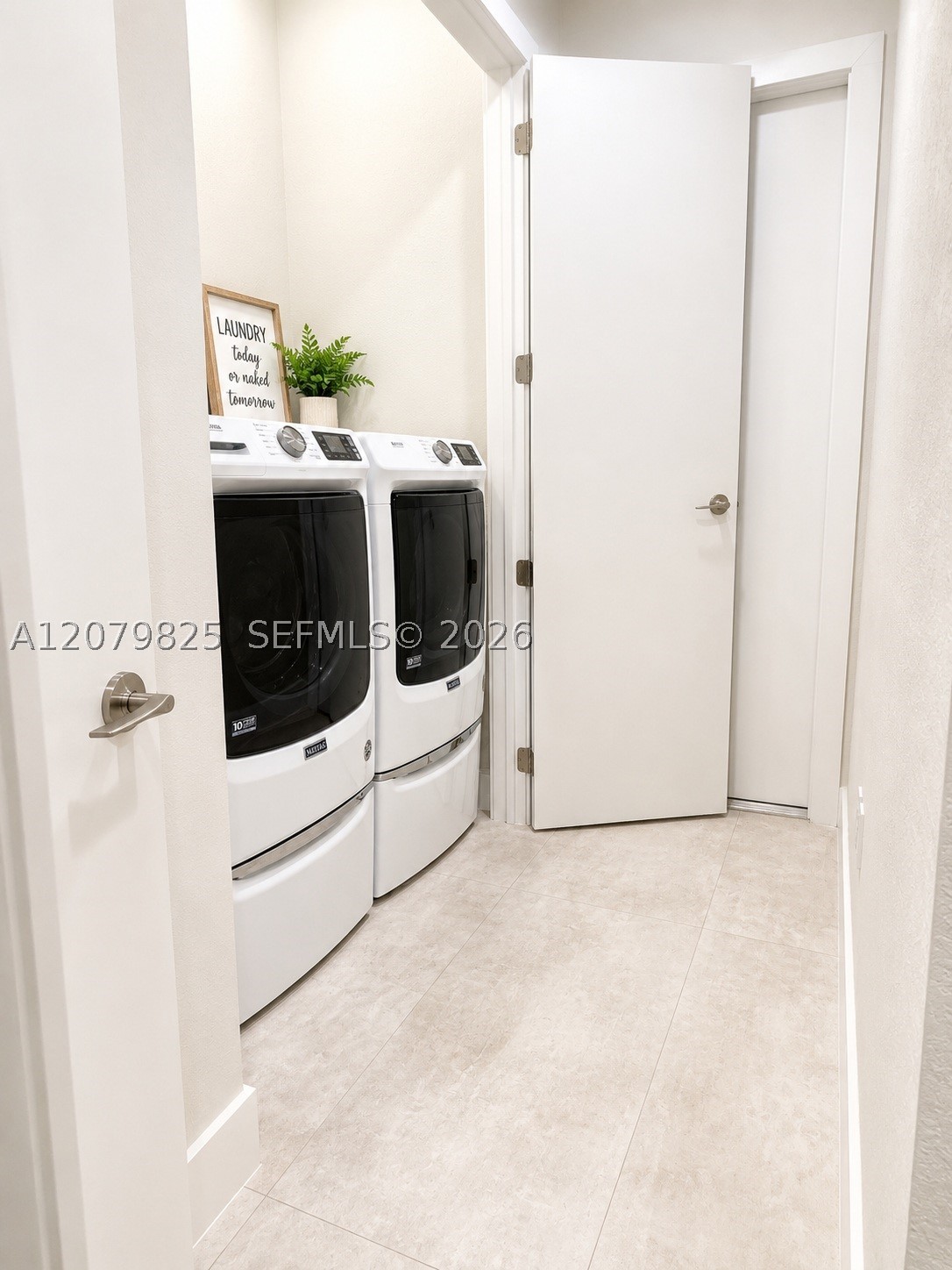 A12079825 Property Photo 8