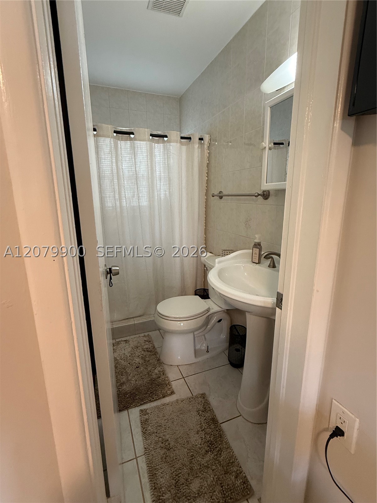 612 W Drew St Property Photo 10