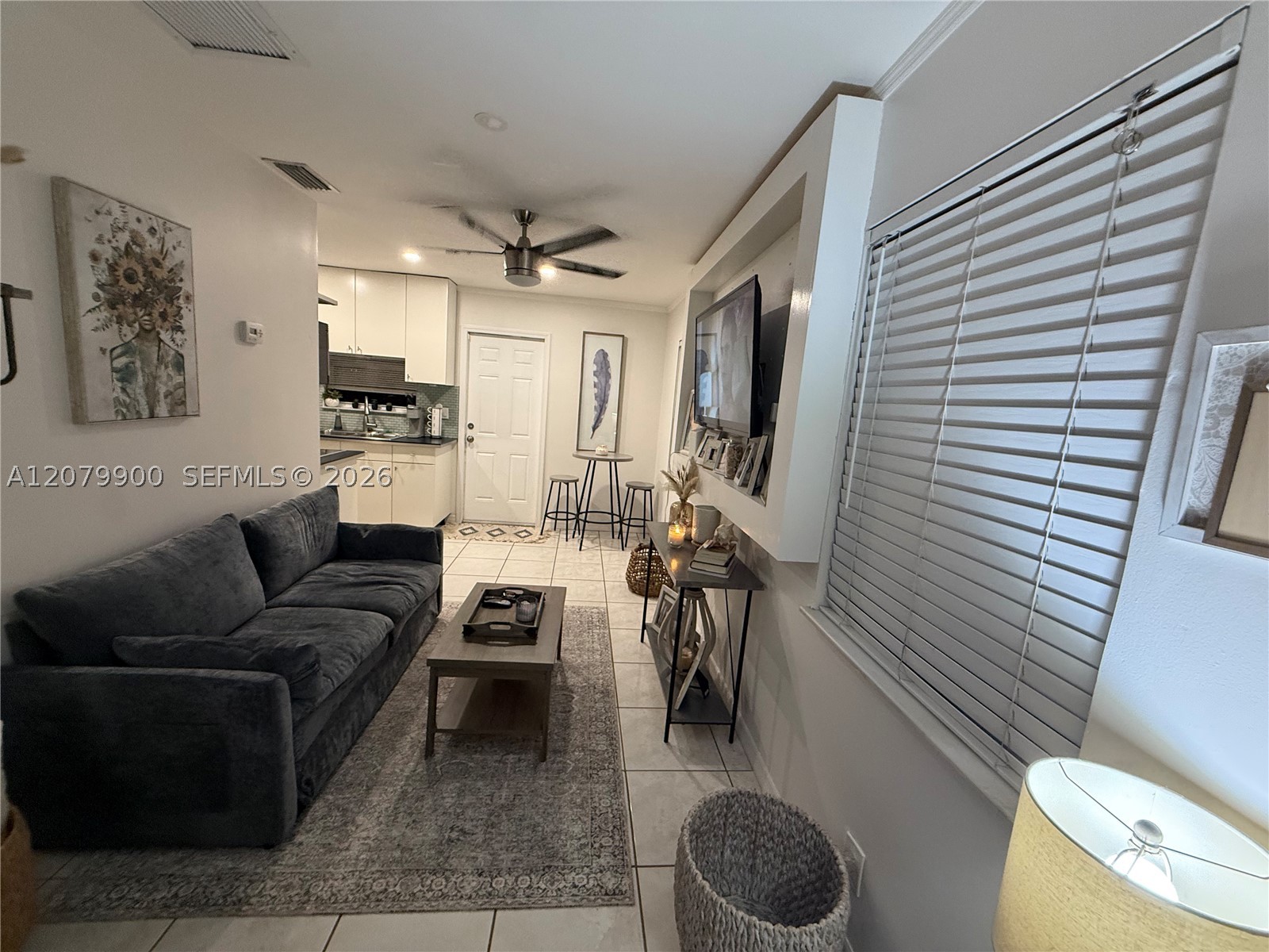 612 W Drew St Property Photo 13