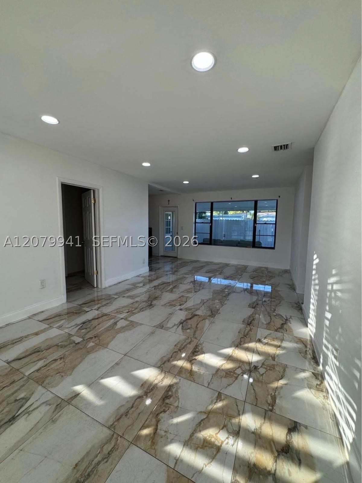 3151 Sw 37th Ave Property Photo 2