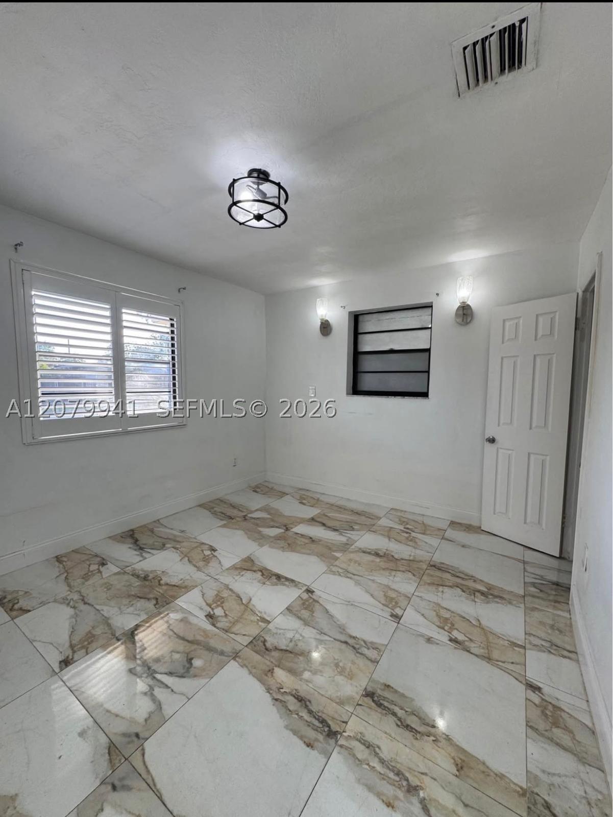 3151 Sw 37th Ave Property Photo 3