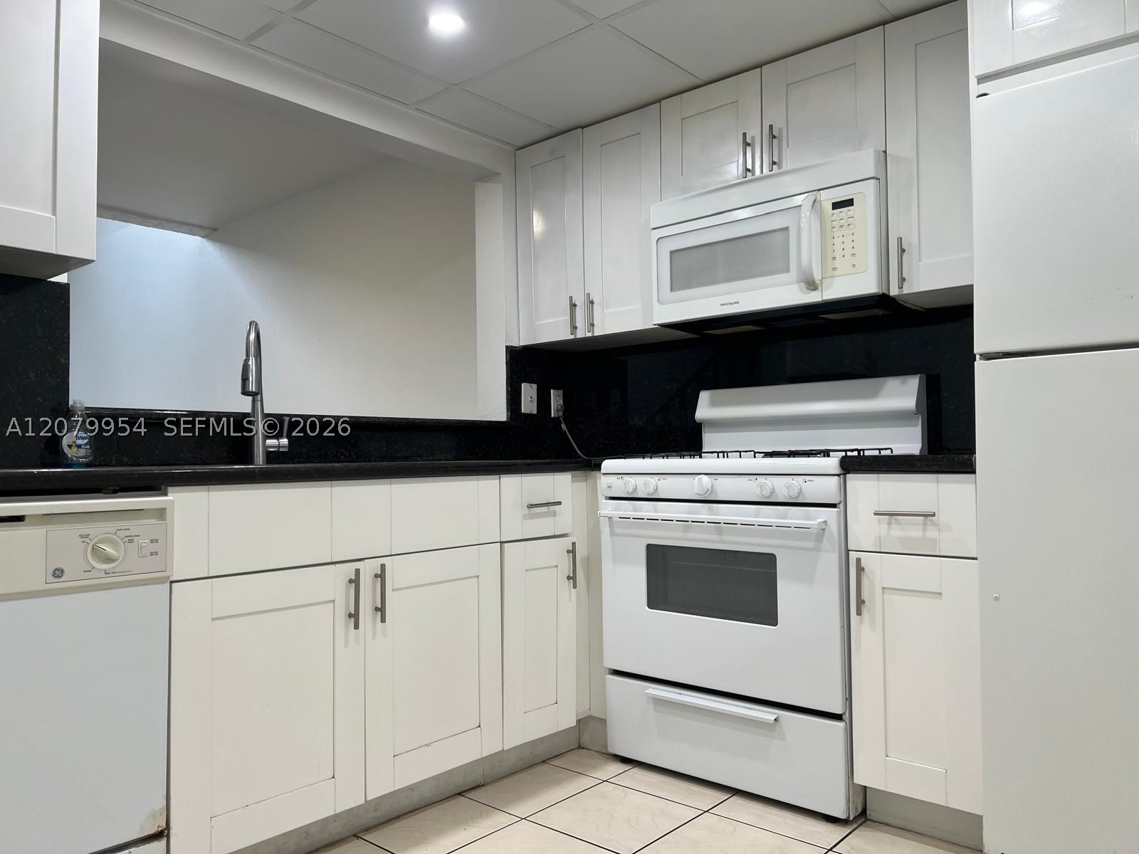18051 Nw 68th Ave L101 Property Photo 2