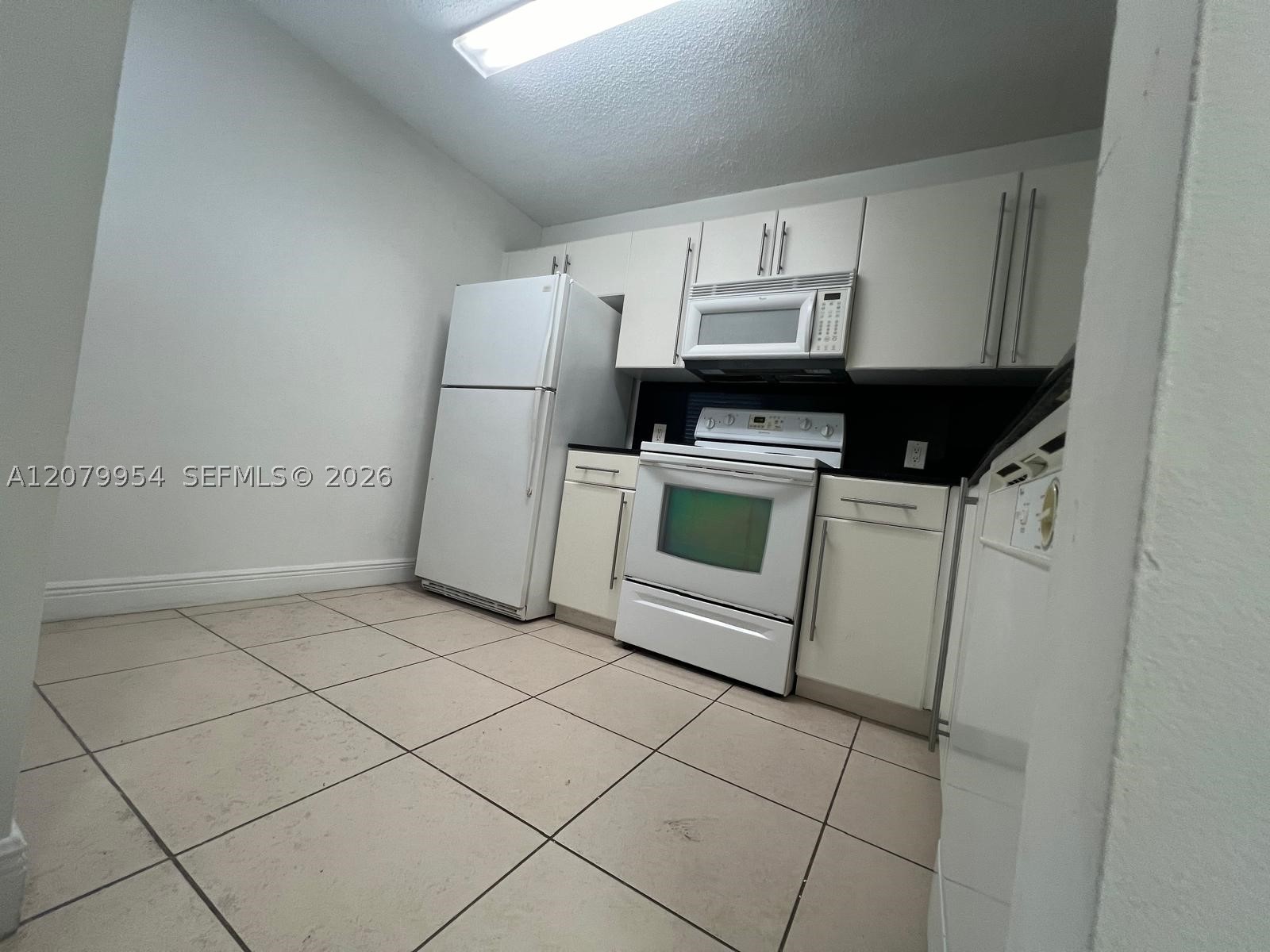 18051 Nw 68th Ave L101 Property Photo 3