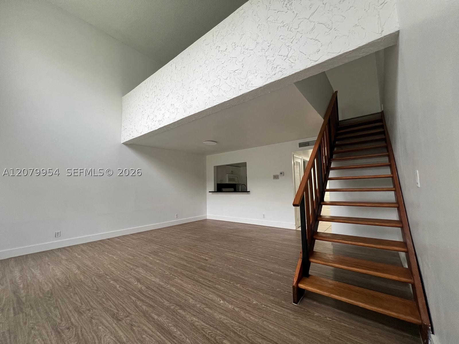 18051 Nw 68th Ave L101 Property Photo 4