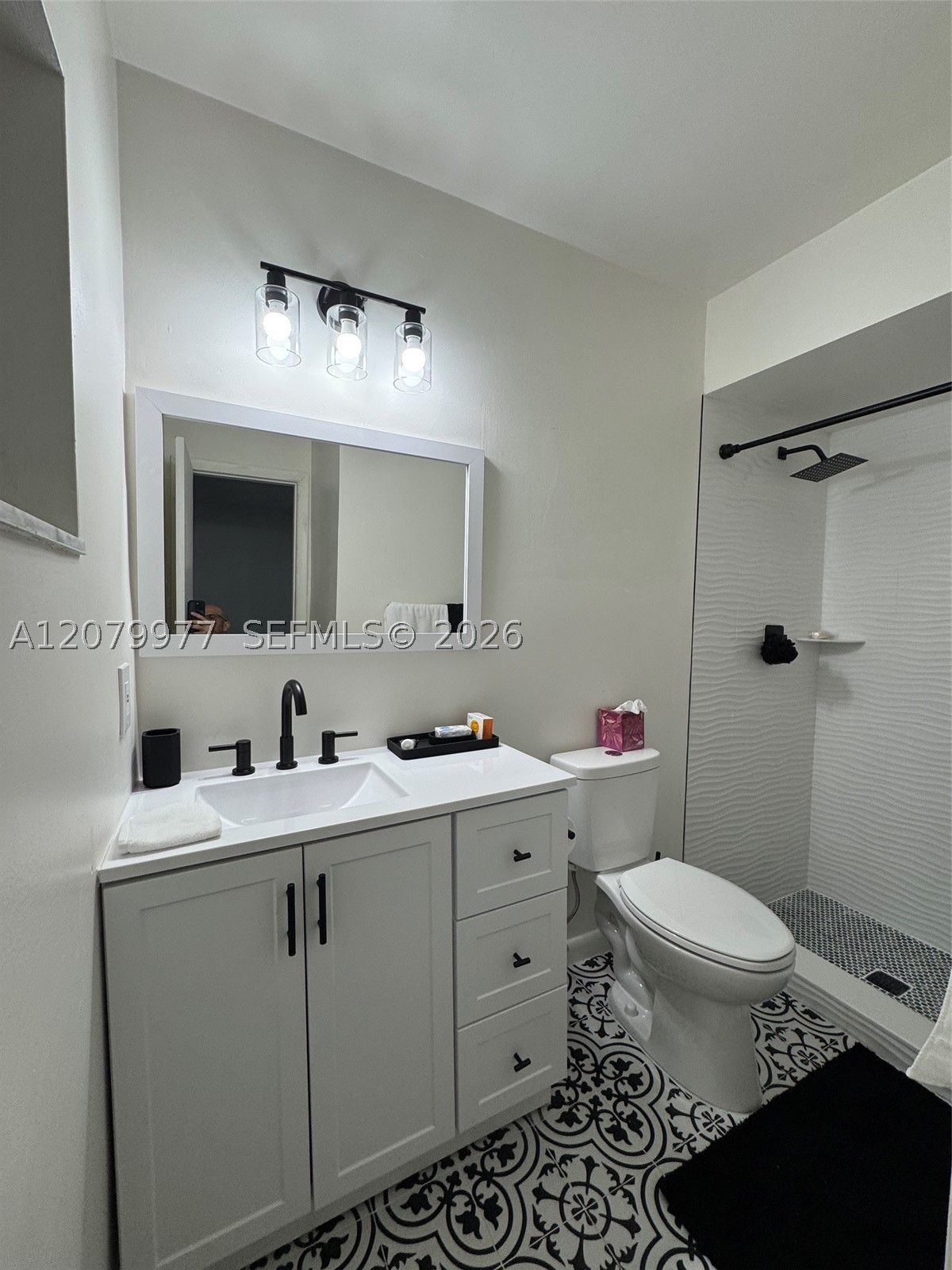 5639 Lincoln St 3 Property Photo 6