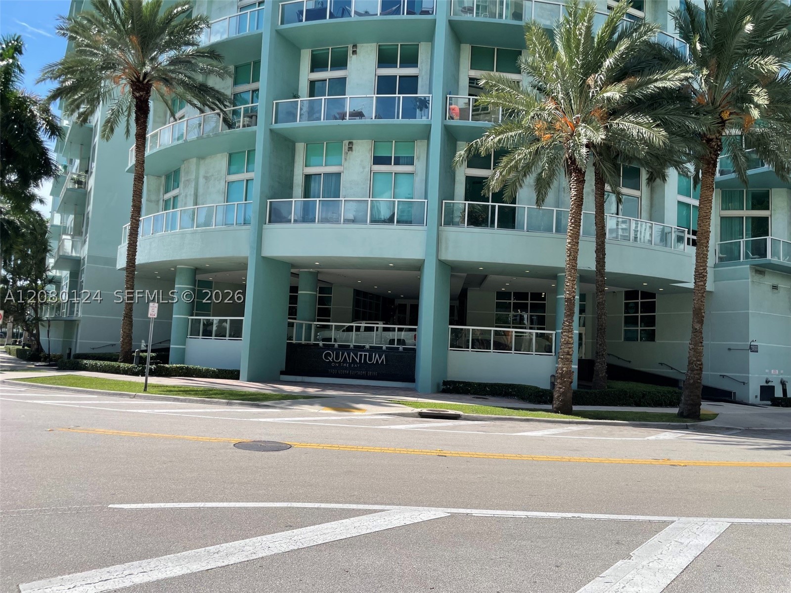 1900 N Bayshore Dr 511 Property Photo 2