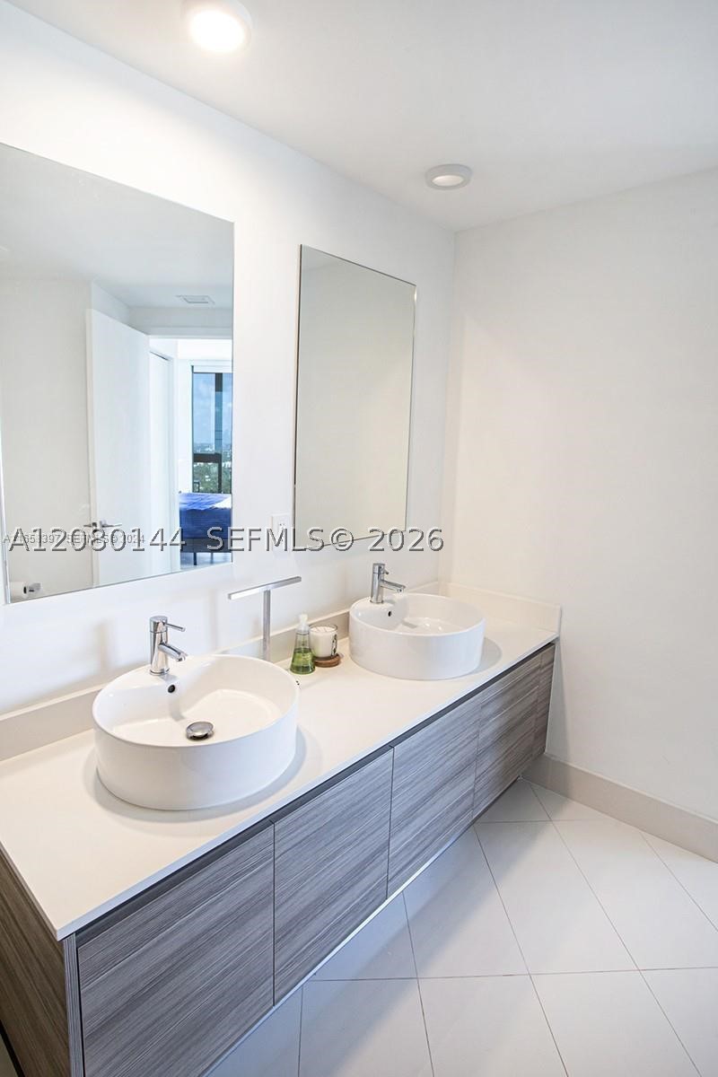 121 Ne 34th St 2616 Property Photo 12