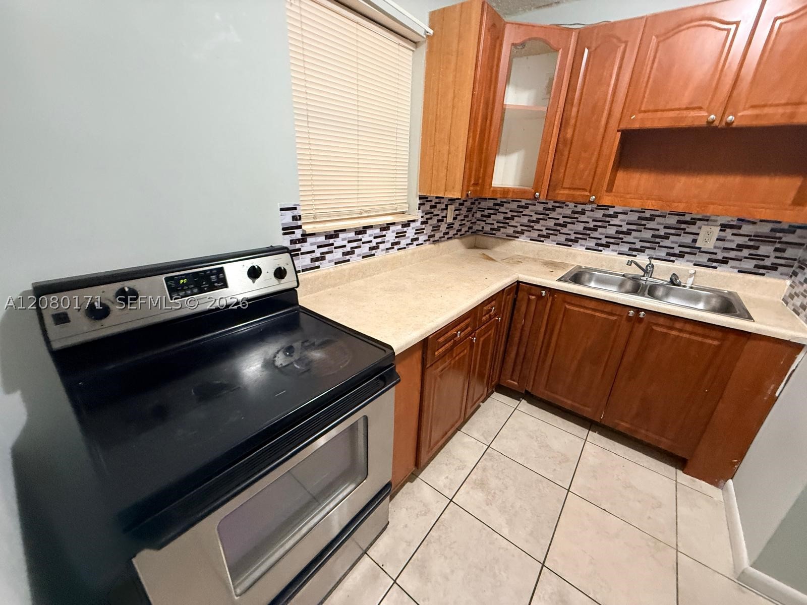 525 W 69th St 106 Property Photo 1